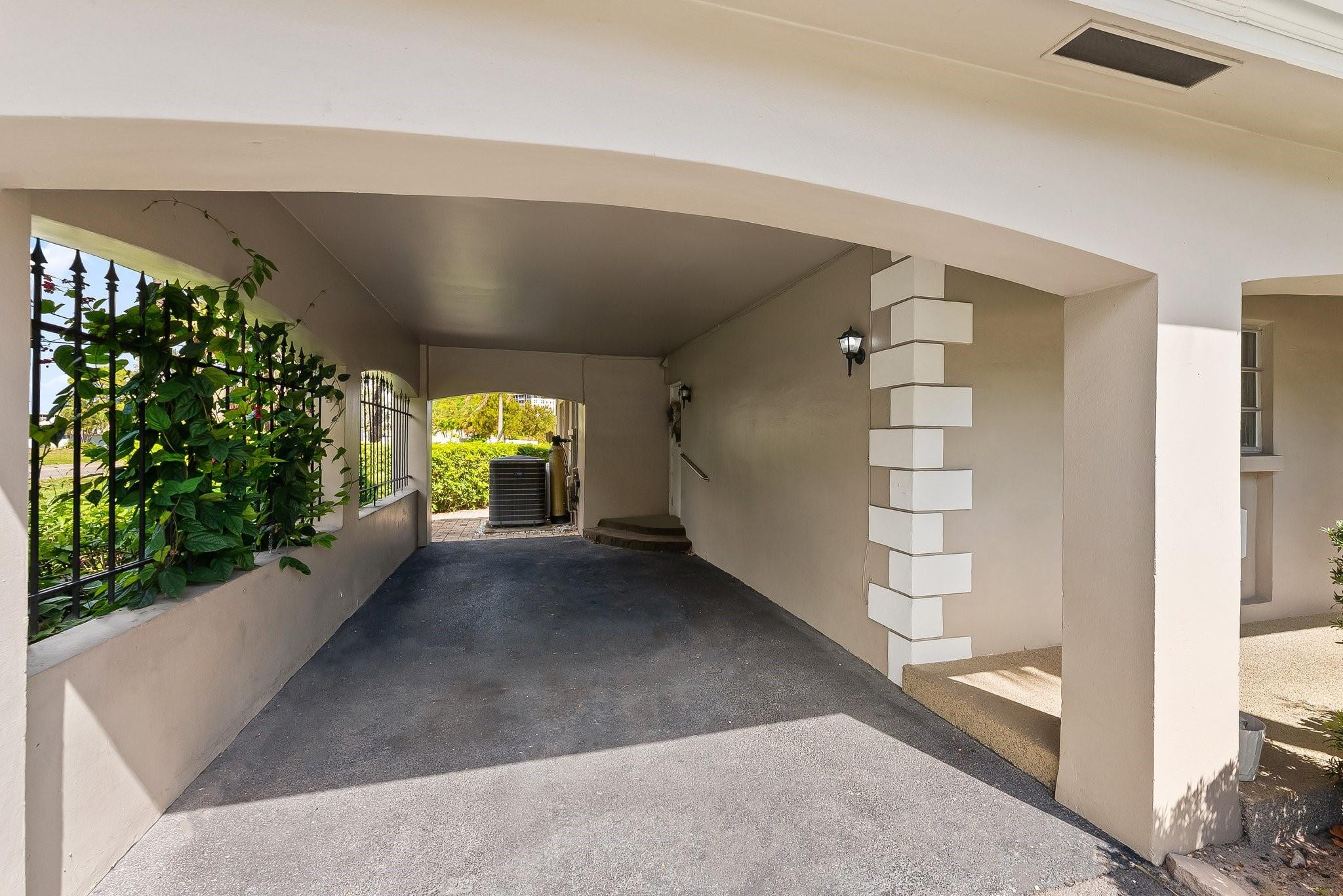 3015 N Palm Aire Dr 3015