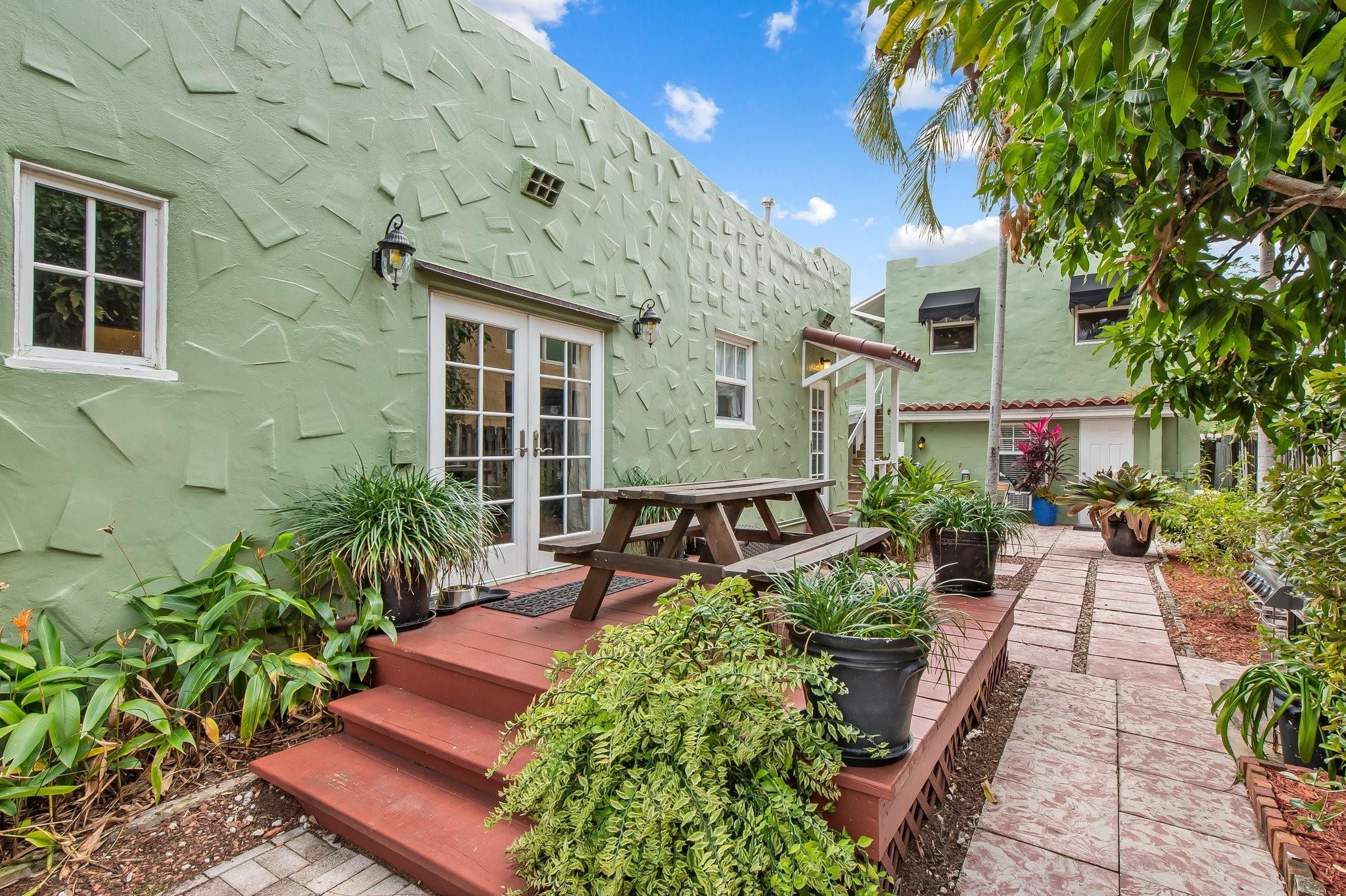639 SW 5th Avenue