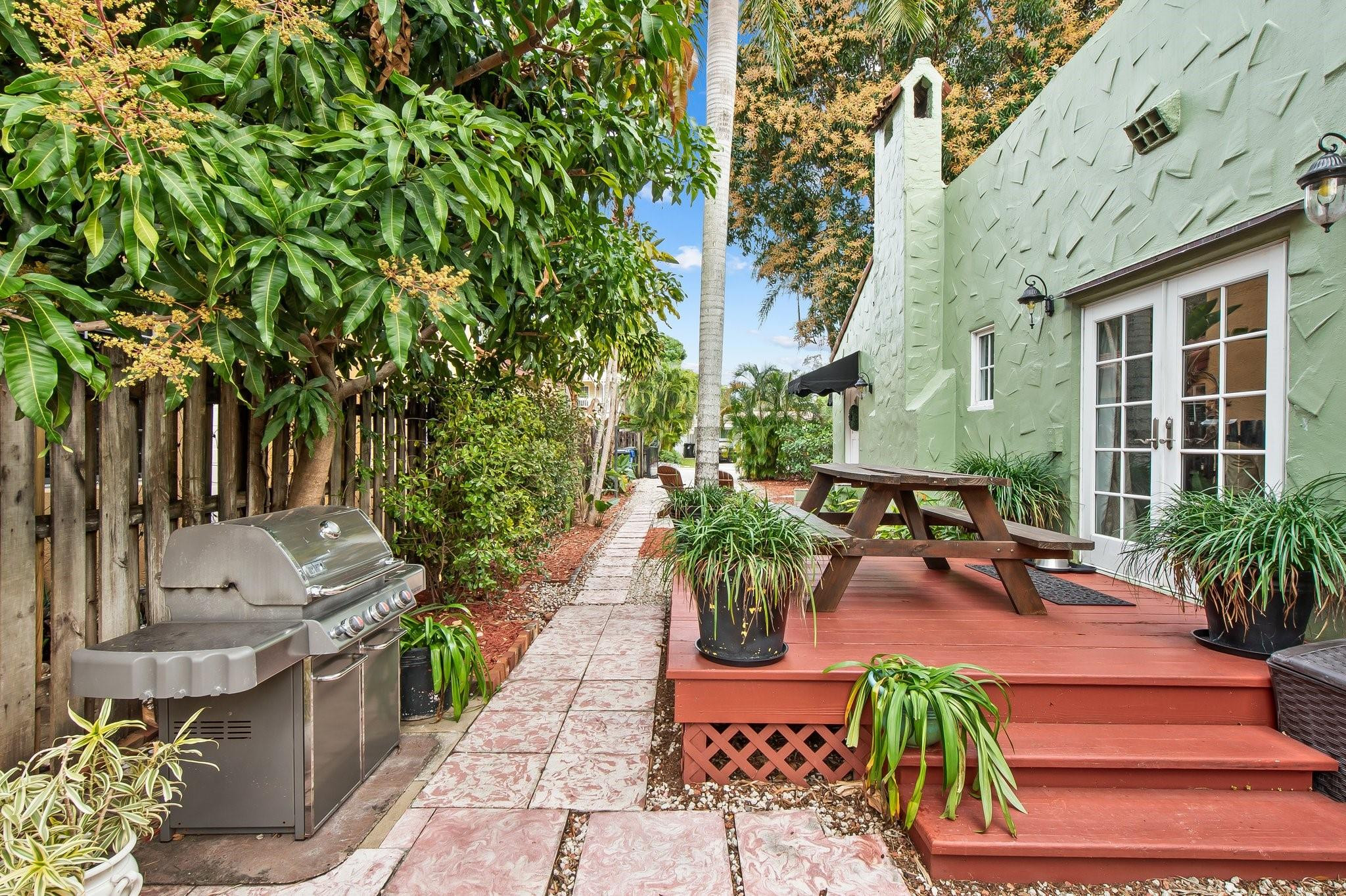 639 SW 5th Avenue