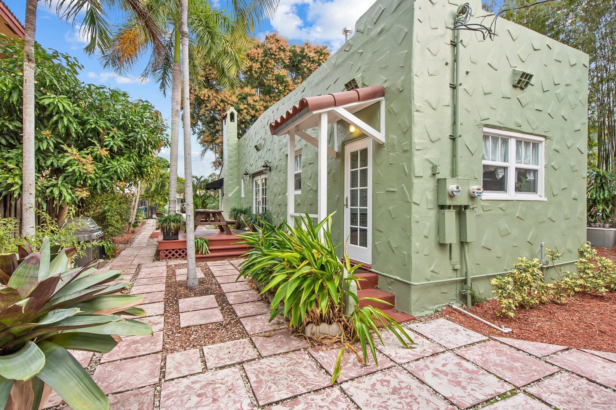 639 SW 5th Avenue