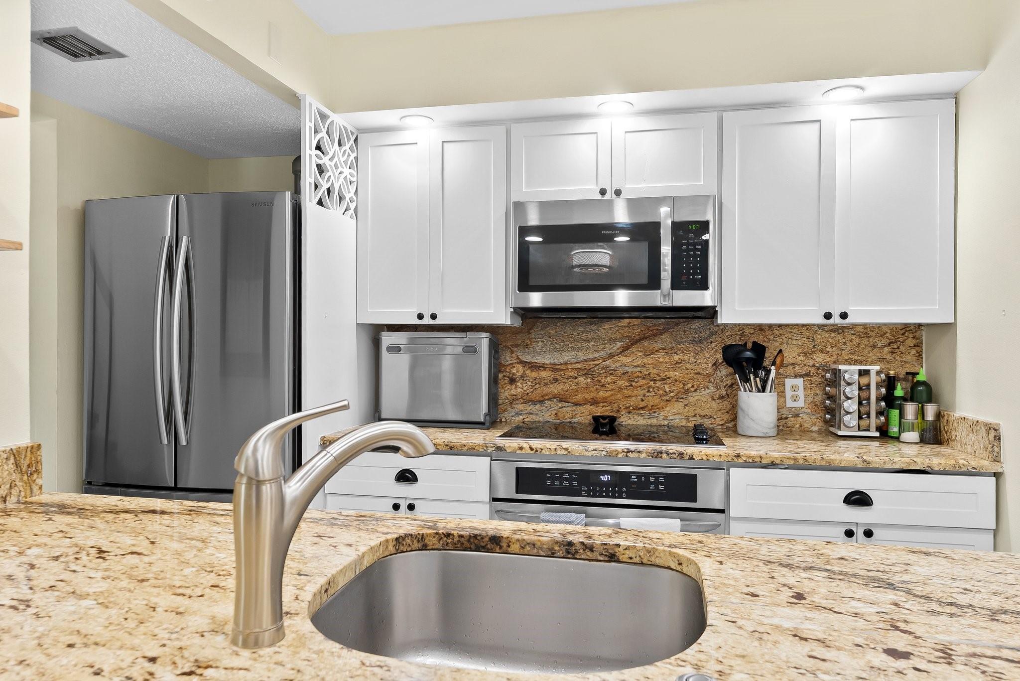 656 Kensington Pl 12b