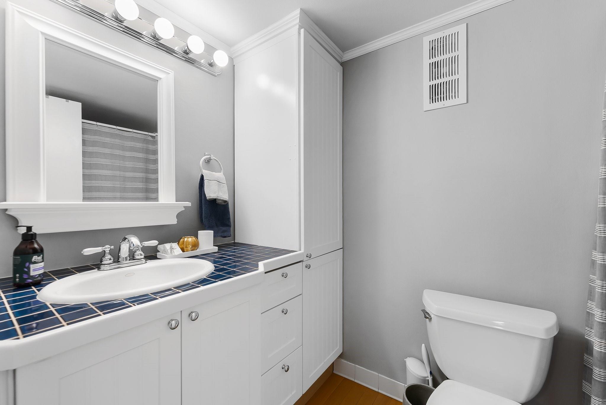 656 Kensington Pl 12b