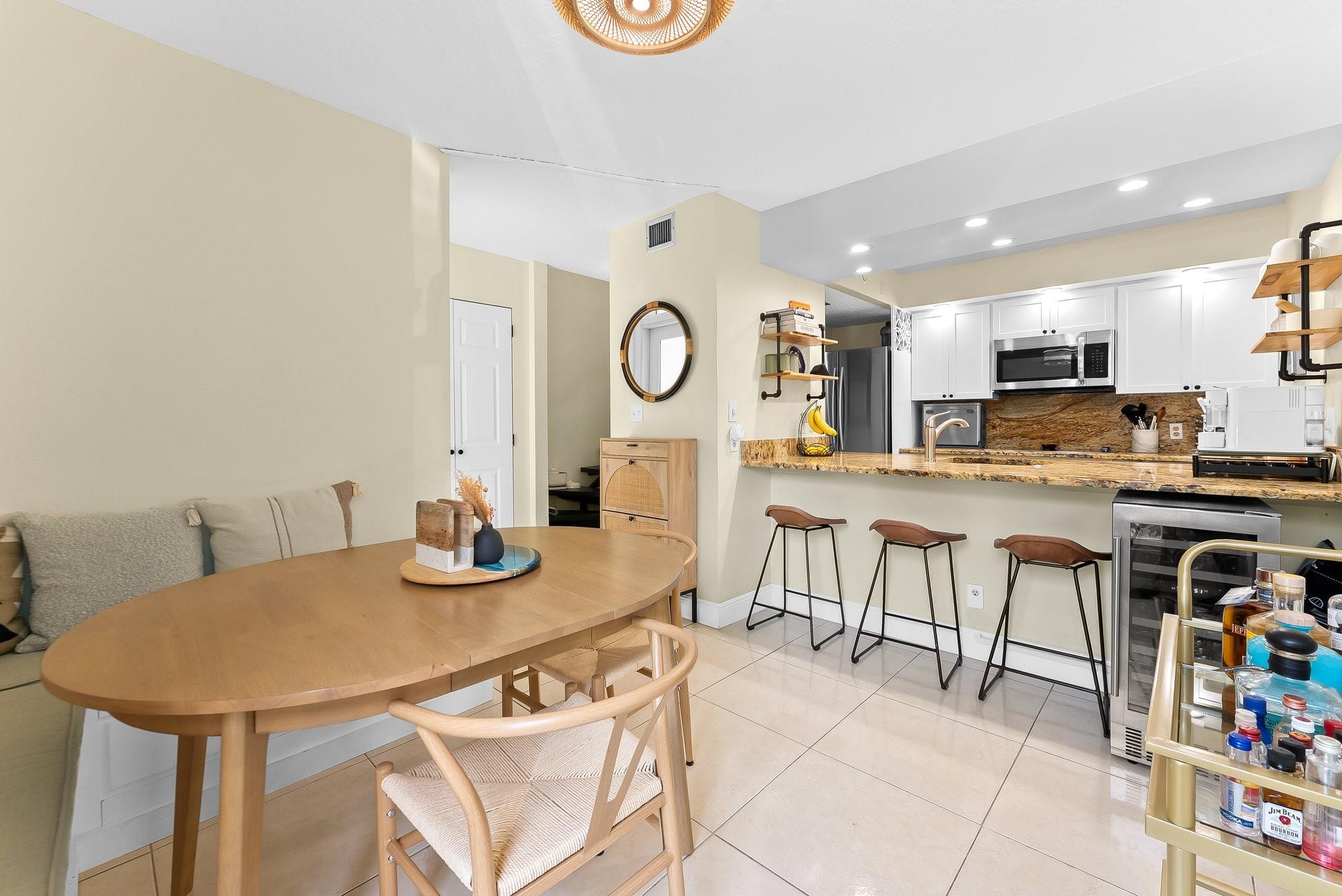 656 Kensington Pl 12b