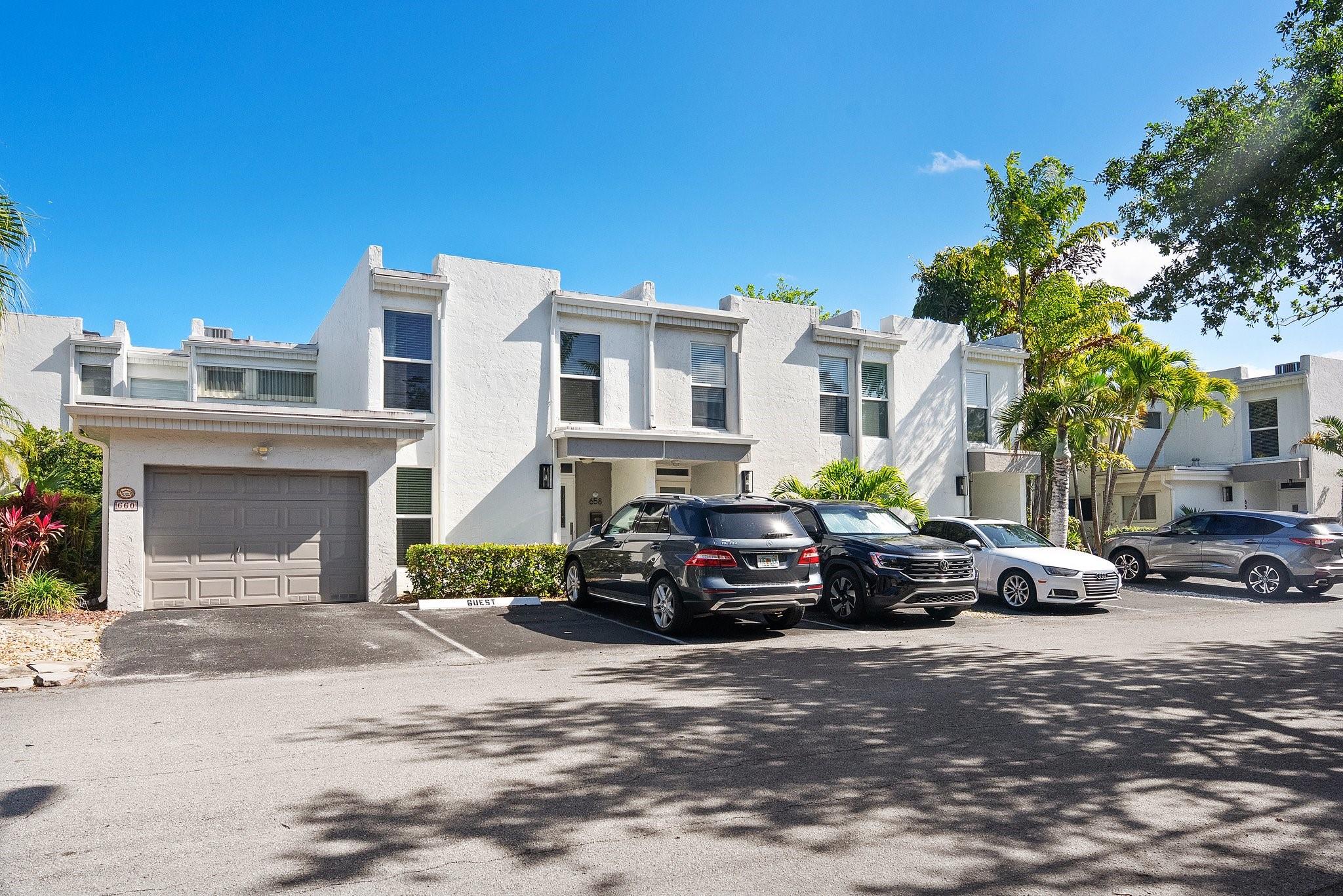 656 Kensington Pl 12b