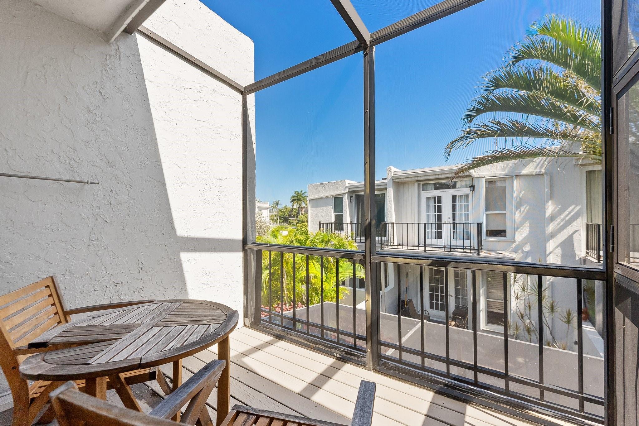 656 Kensington Pl 12b