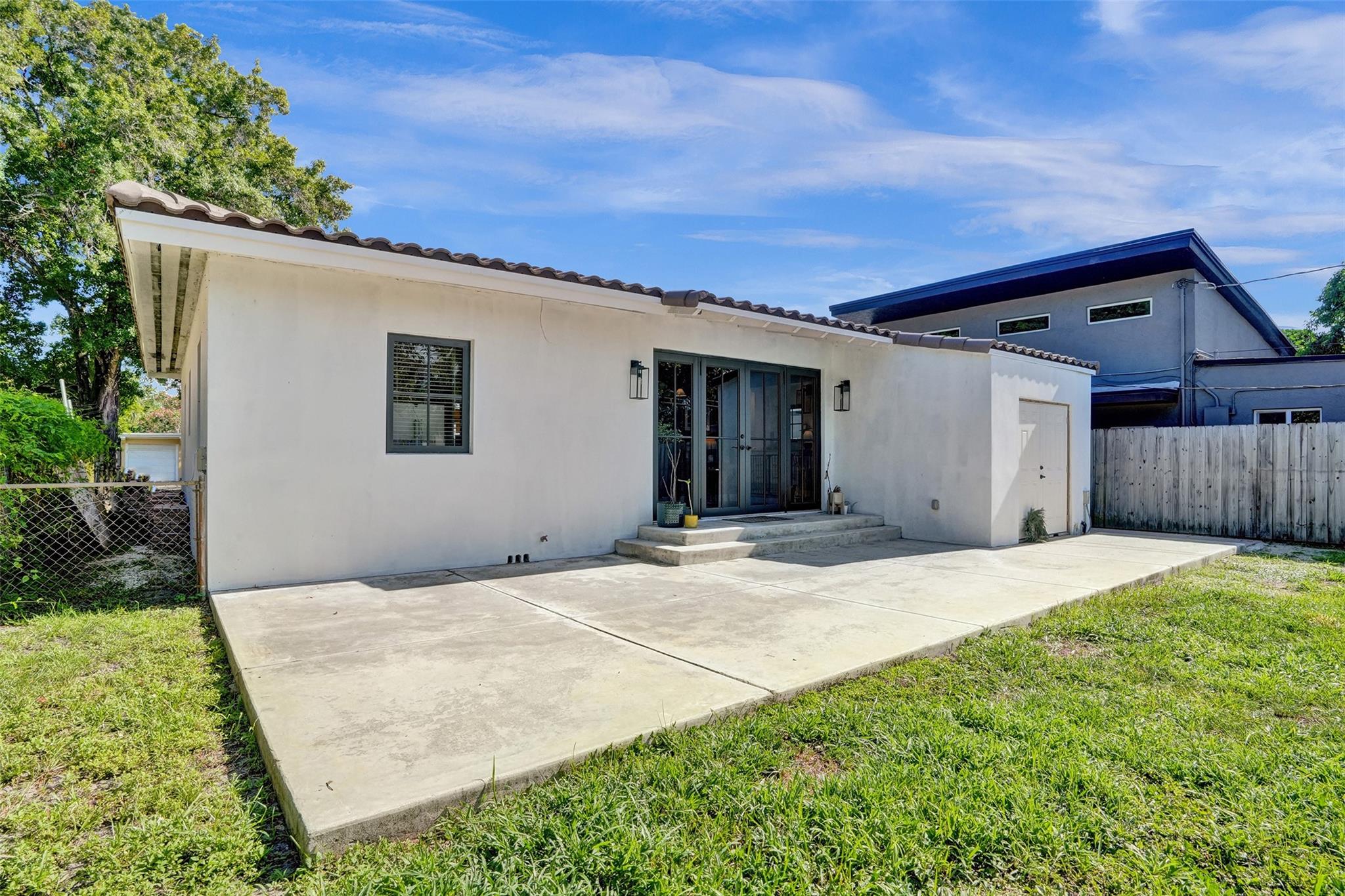 807 SW 18th St