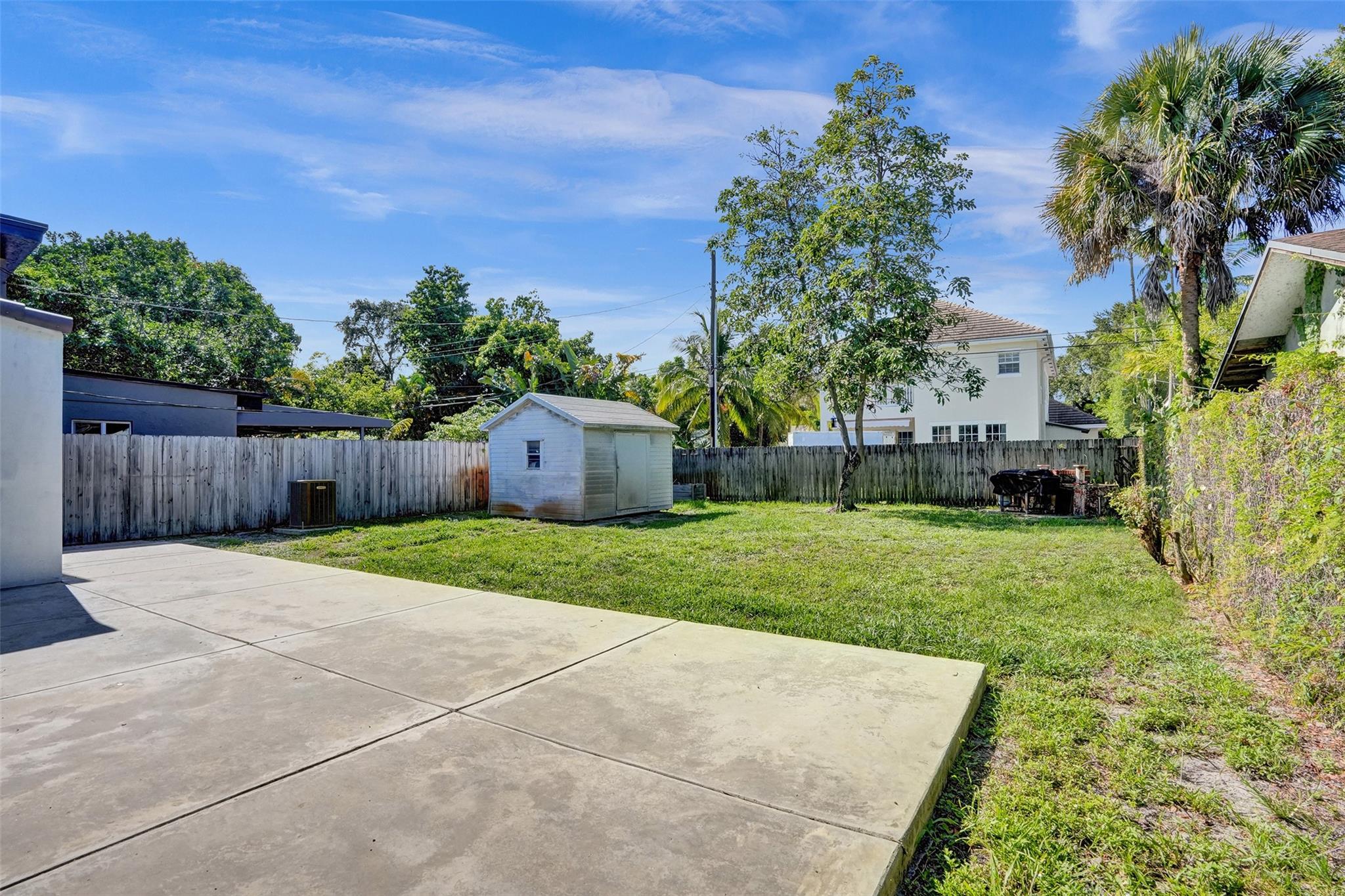 807 SW 18th St