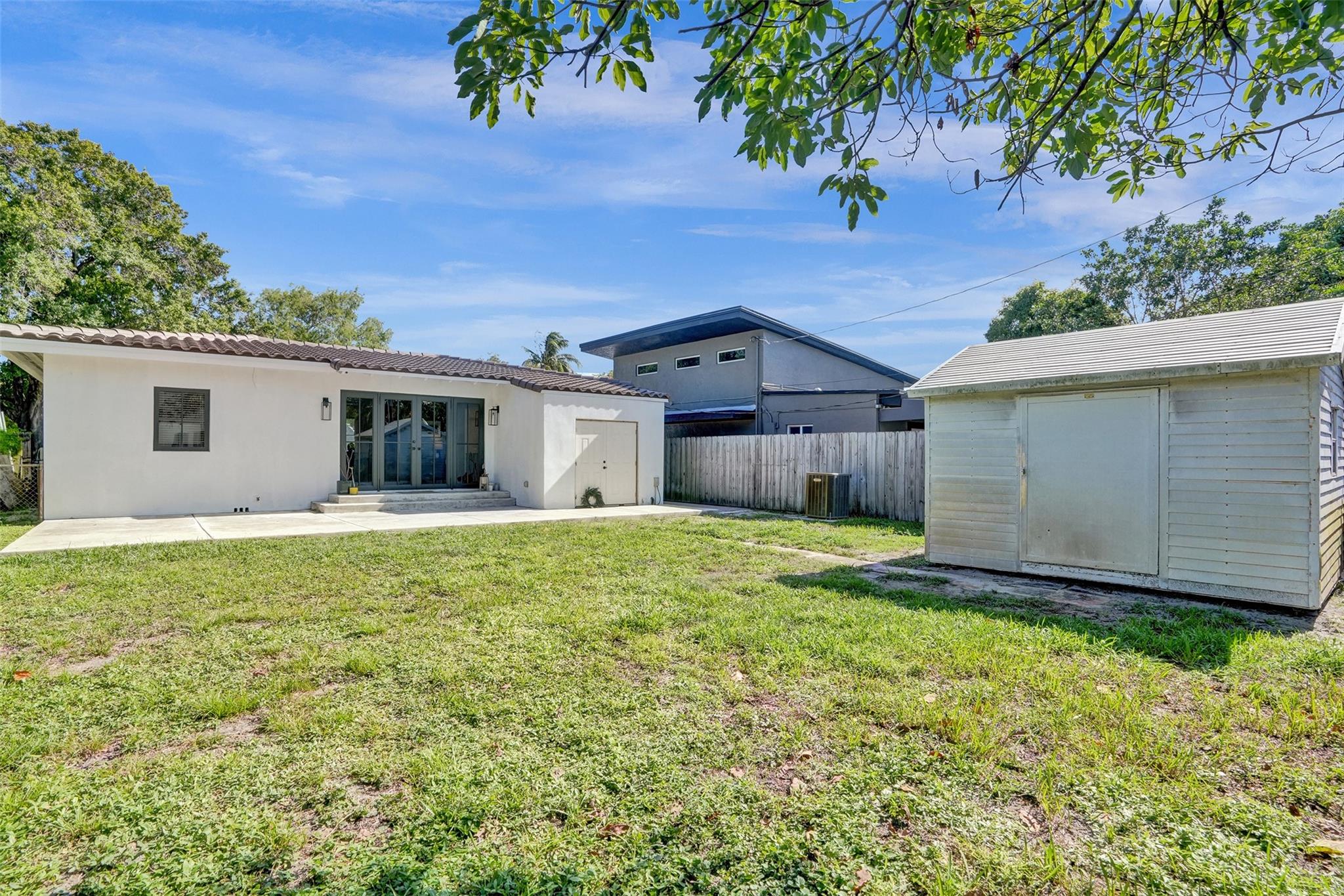 807 SW 18th St