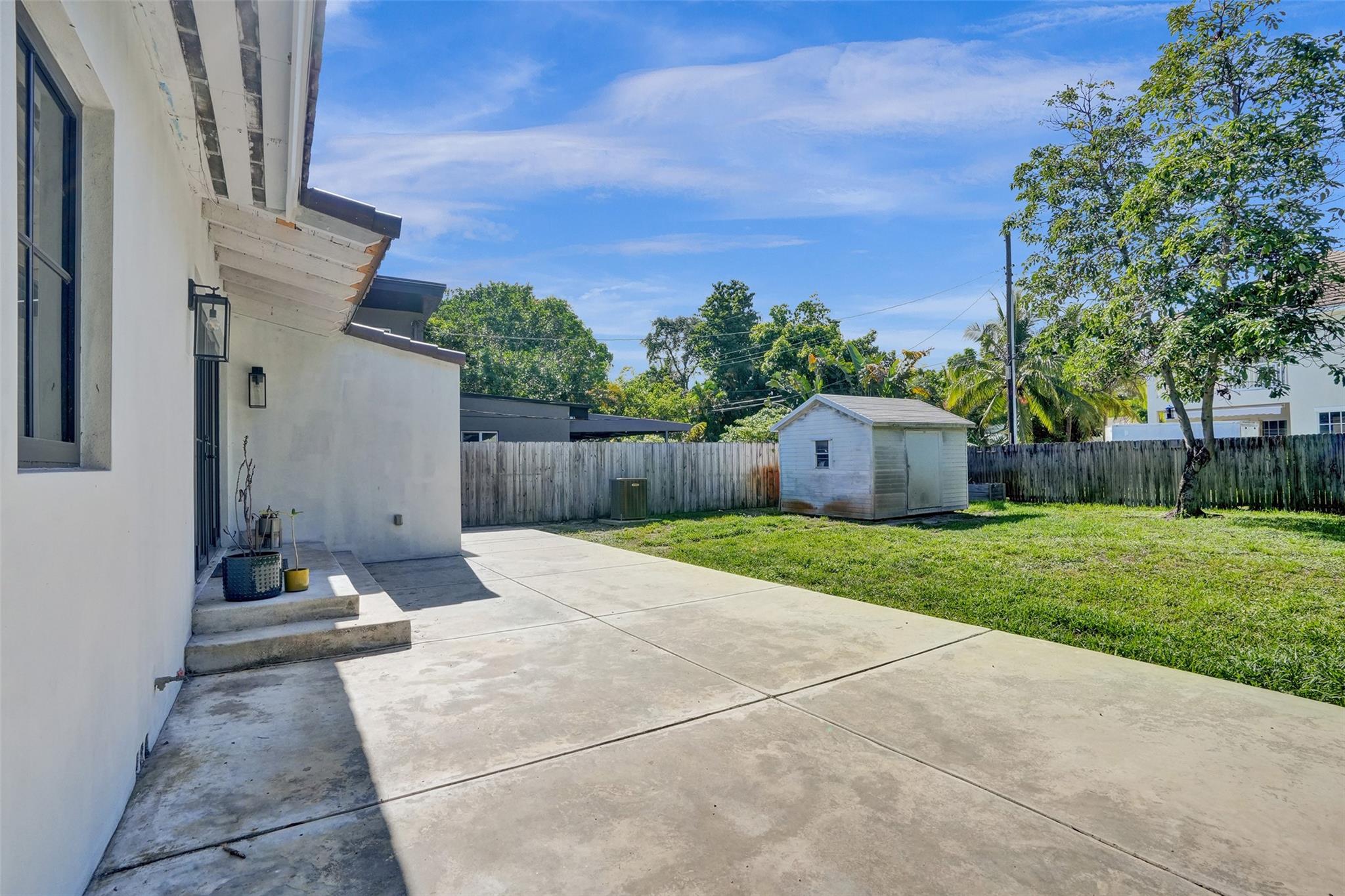 807 SW 18th St