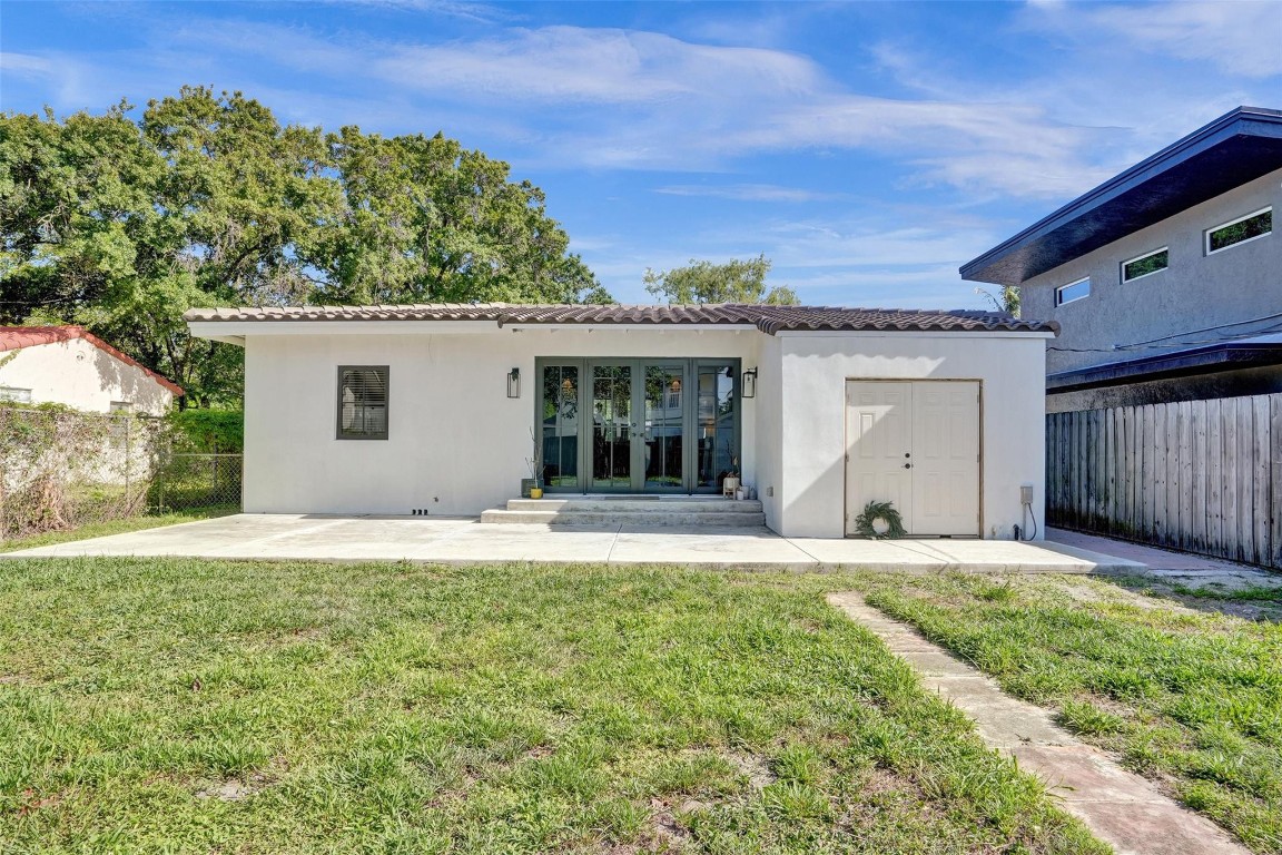 807 SW 18th St