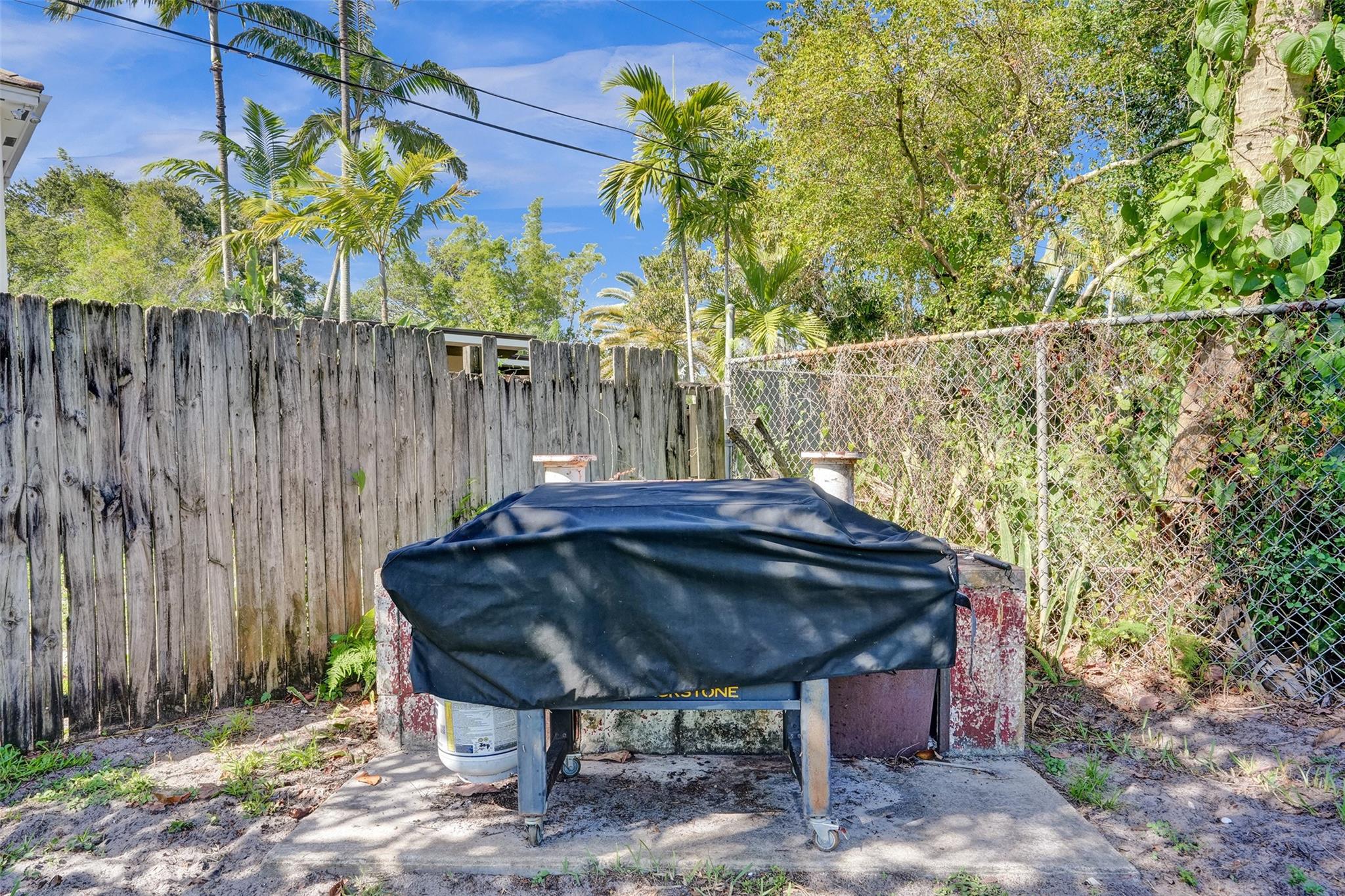 807 SW 18th St