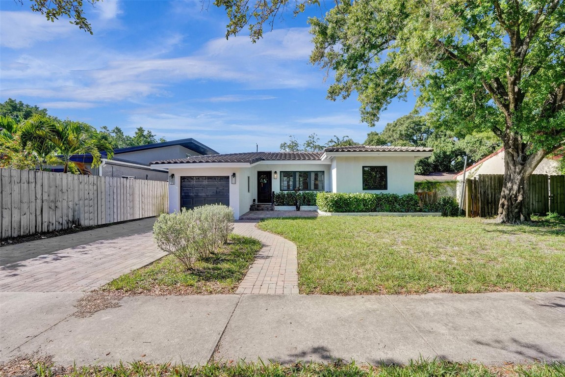 807 SW 18th St