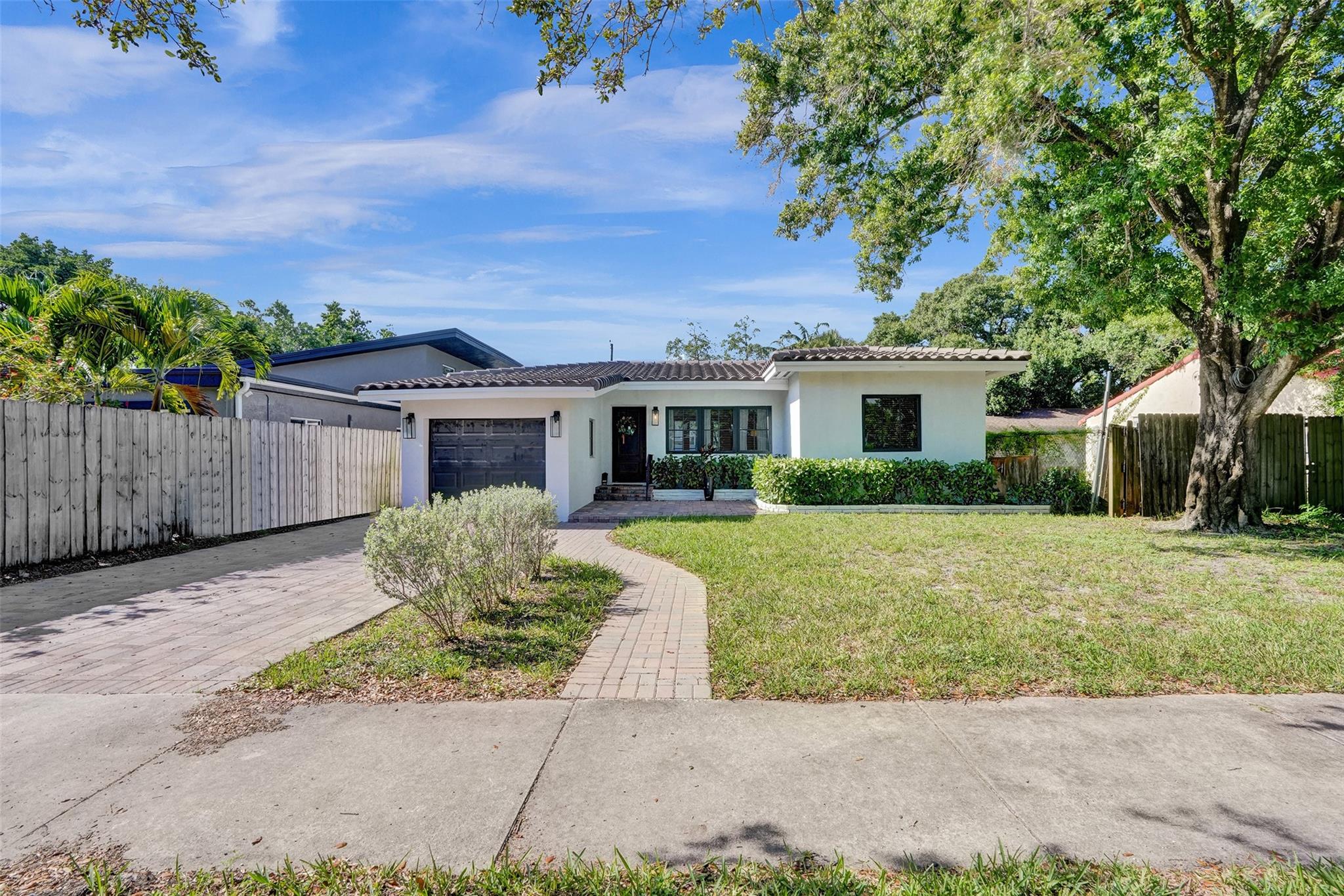 807 SW 18th St