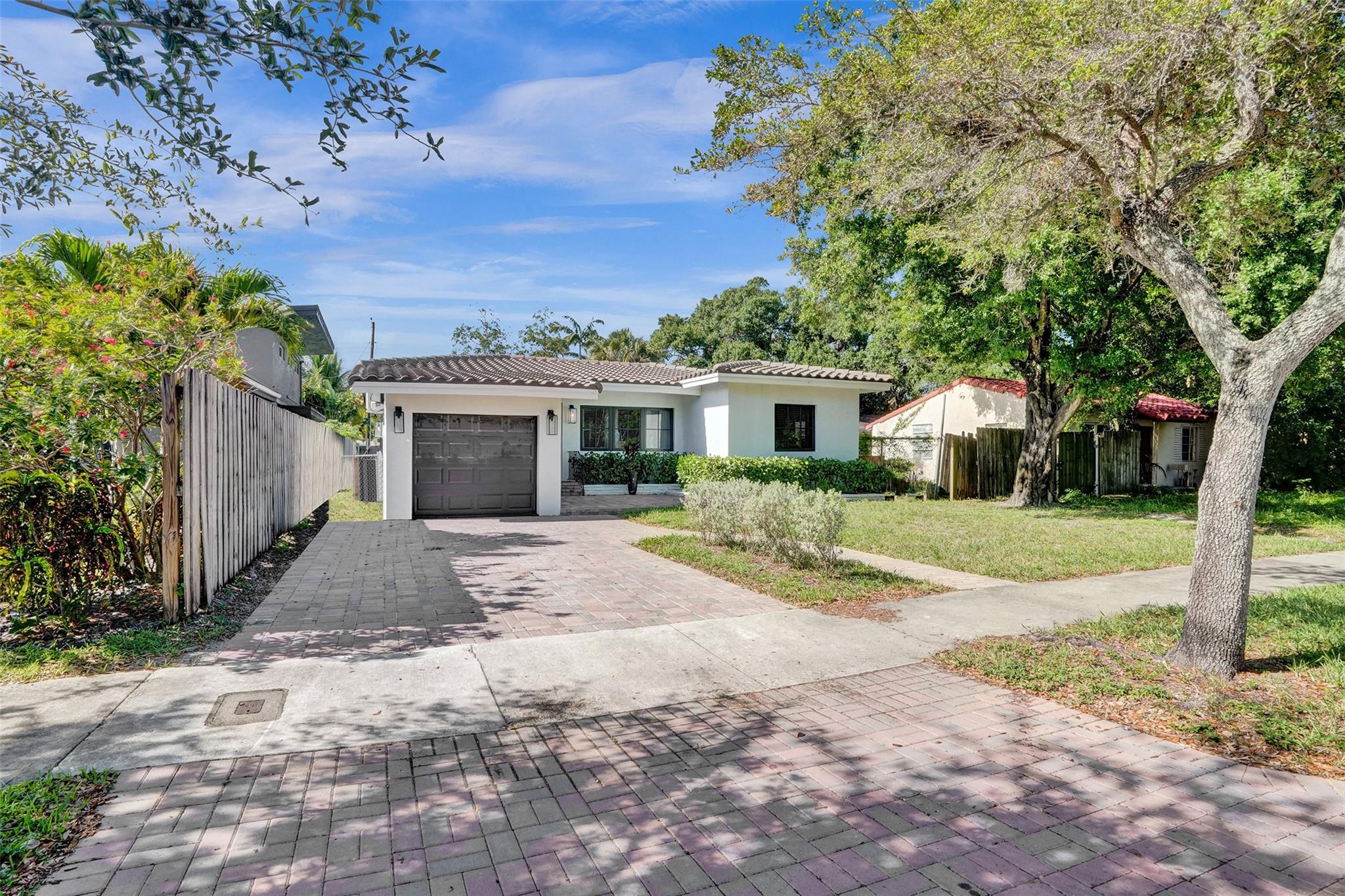 807 SW 18th St