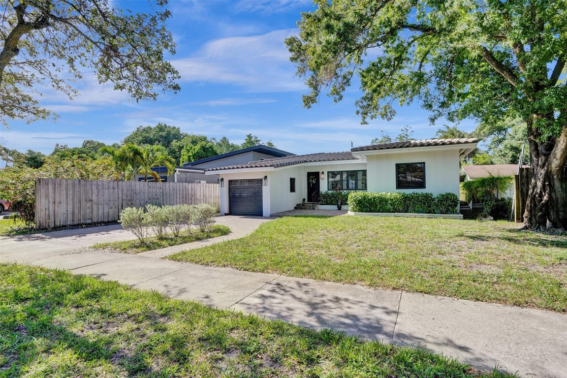 807 SW 18th St