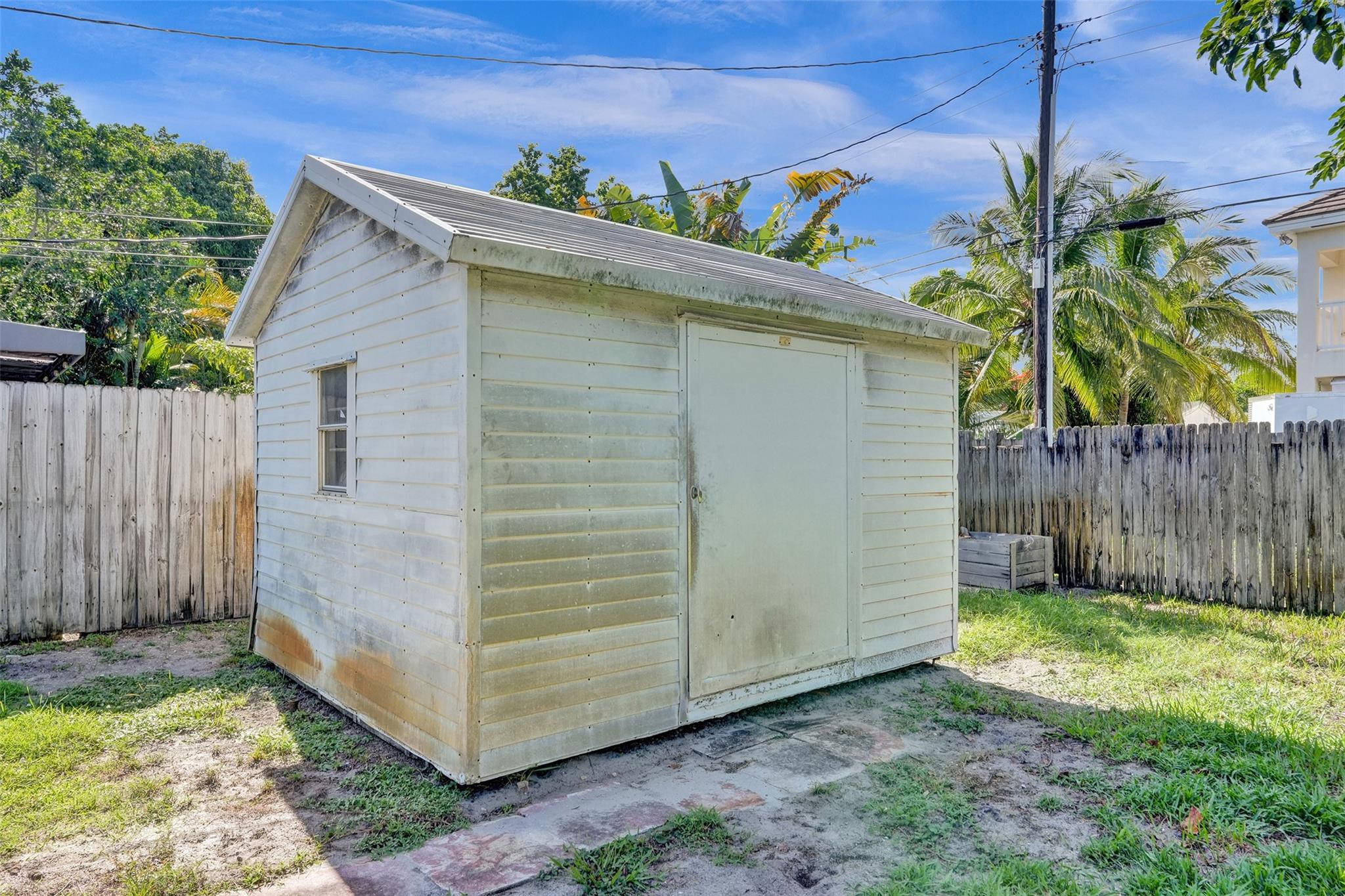 807 SW 18th St