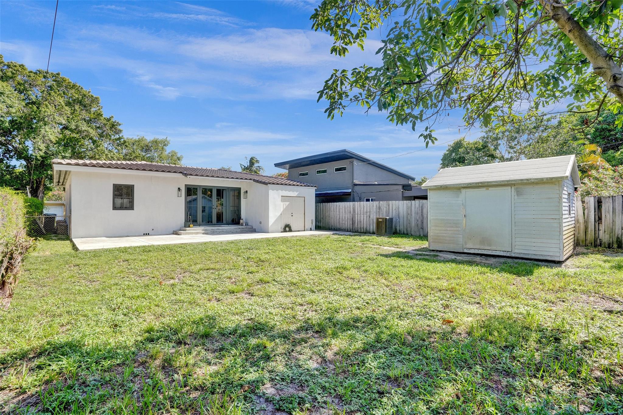 807 SW 18th St