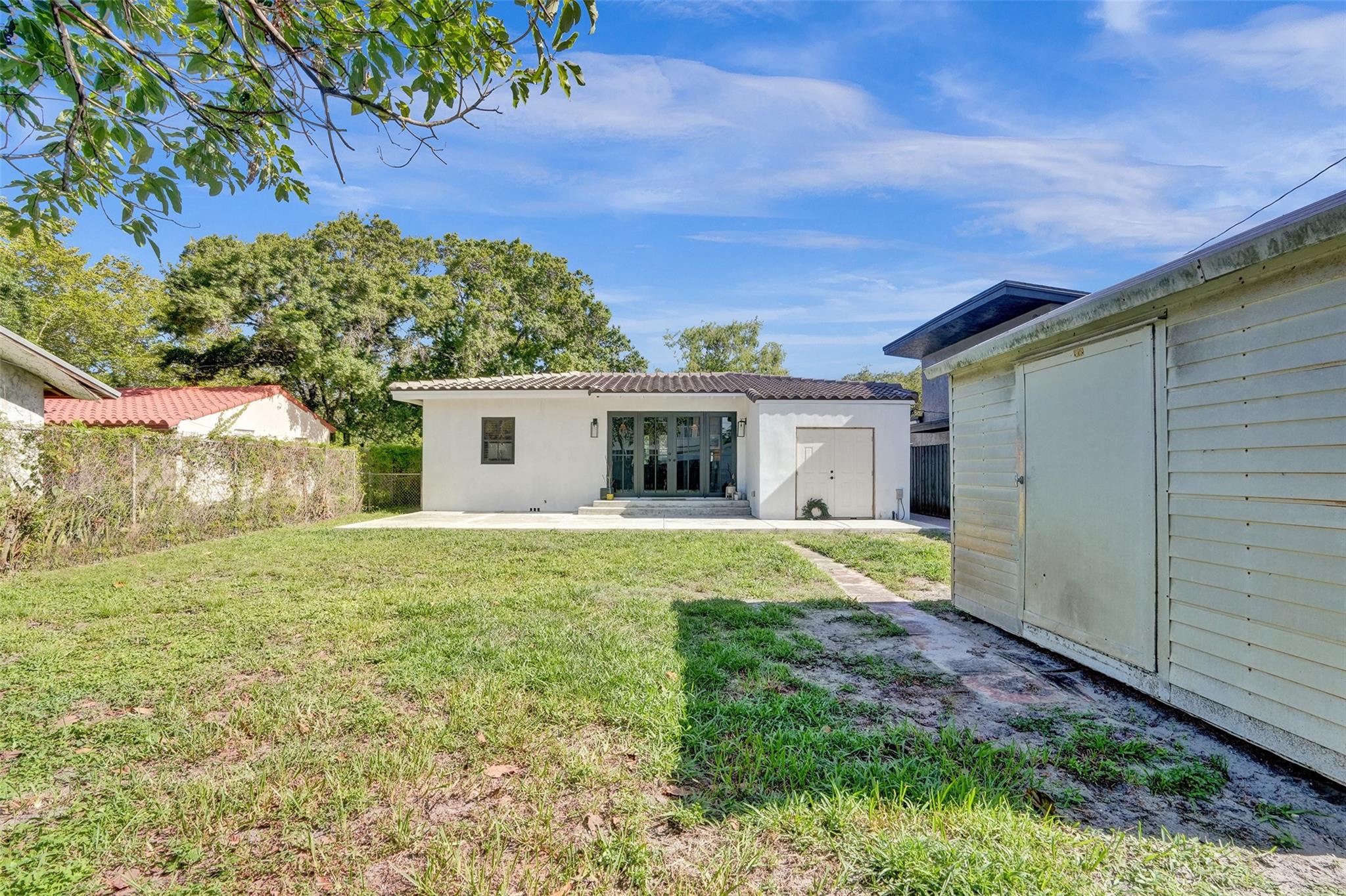 807 SW 18th St