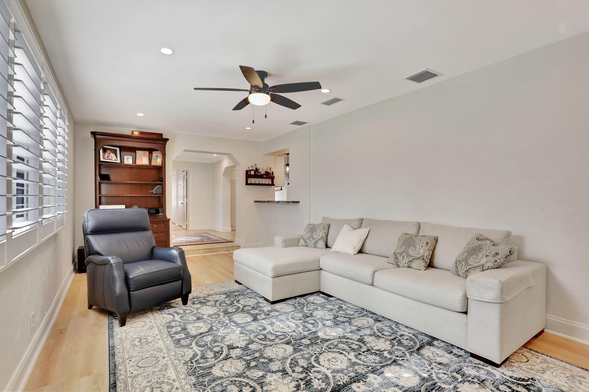 912 SE 16th Court