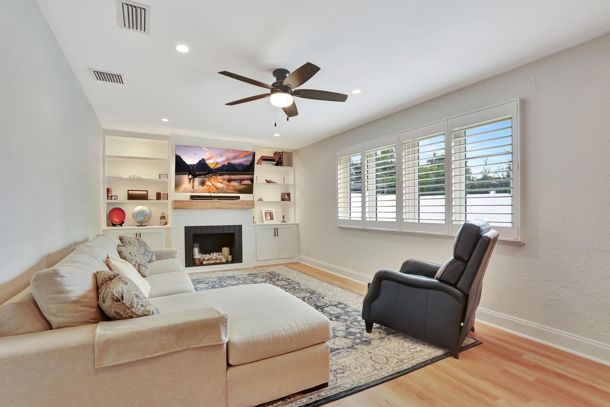 912 SE 16th Court