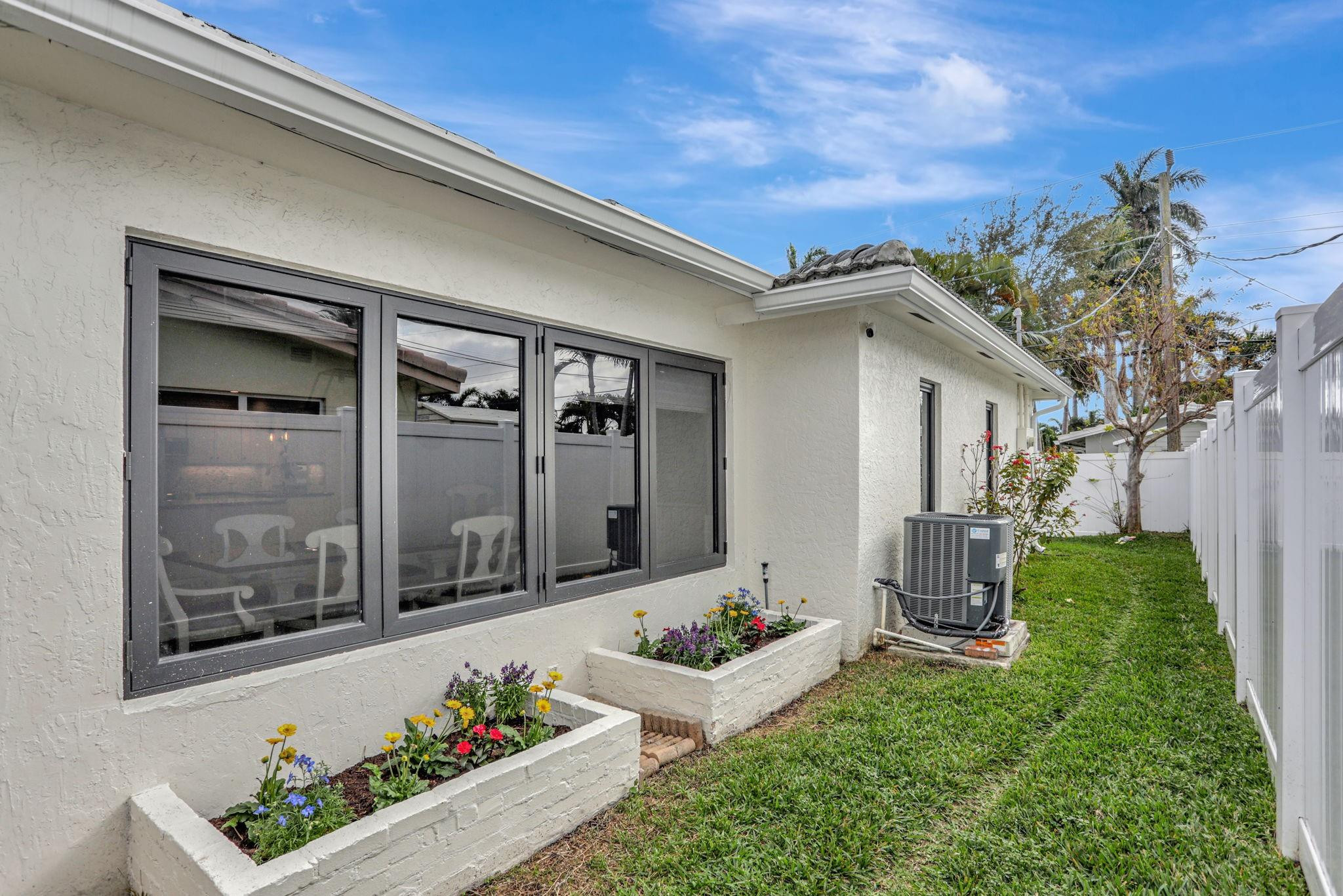 912 SE 16th Court