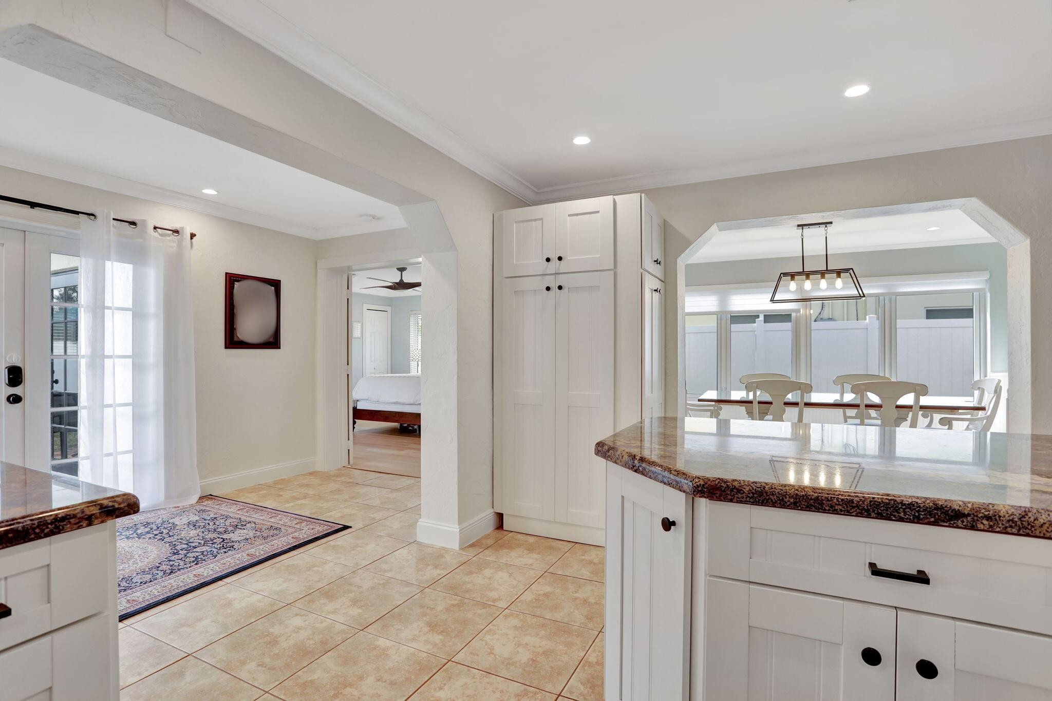 912 SE 16th Court