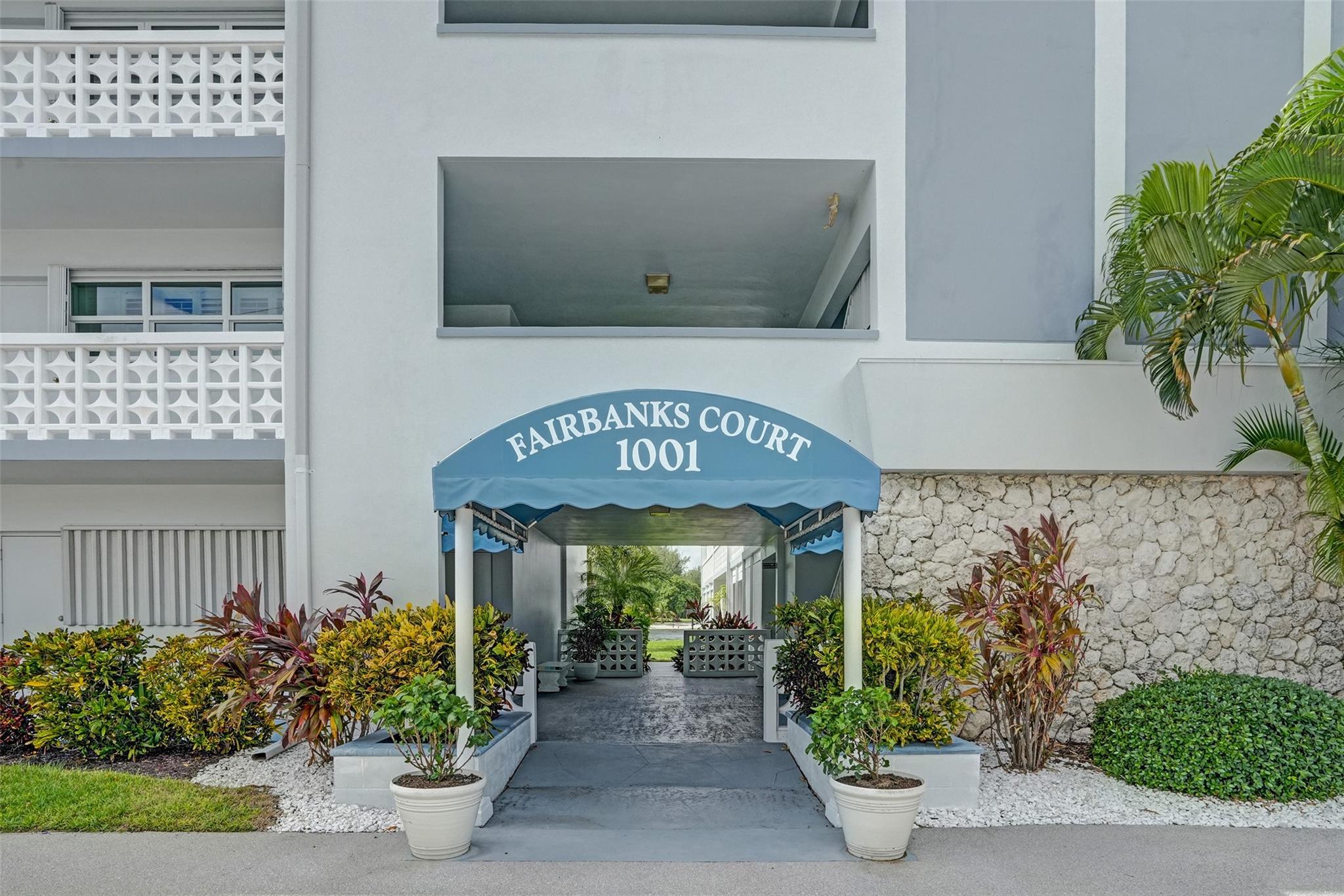 1001 N Riverside Dr 304