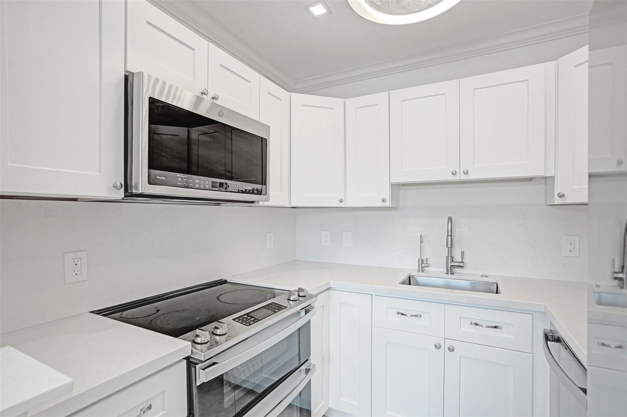 1001 N Riverside Dr 304