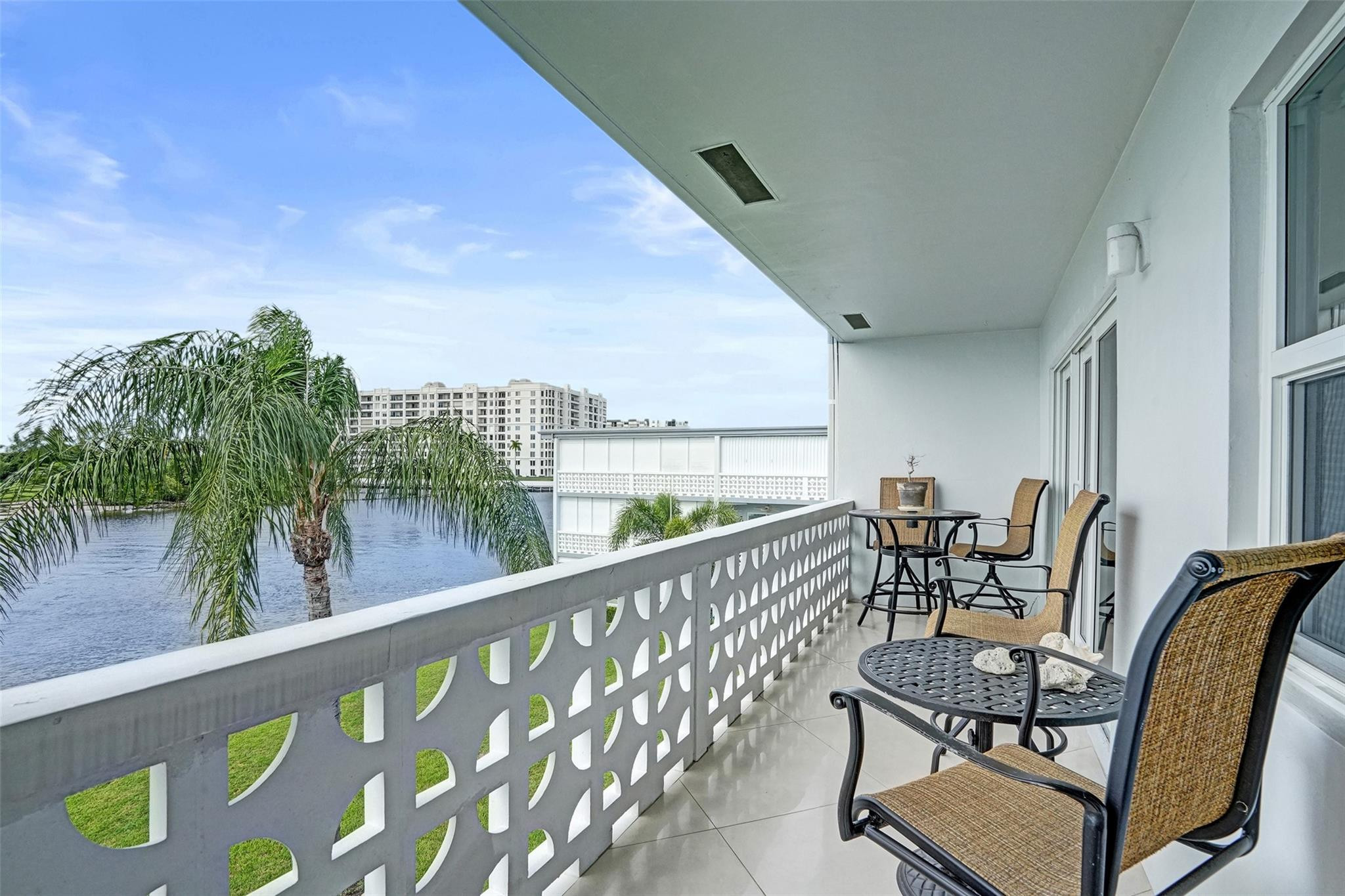 1001 N Riverside Dr 304