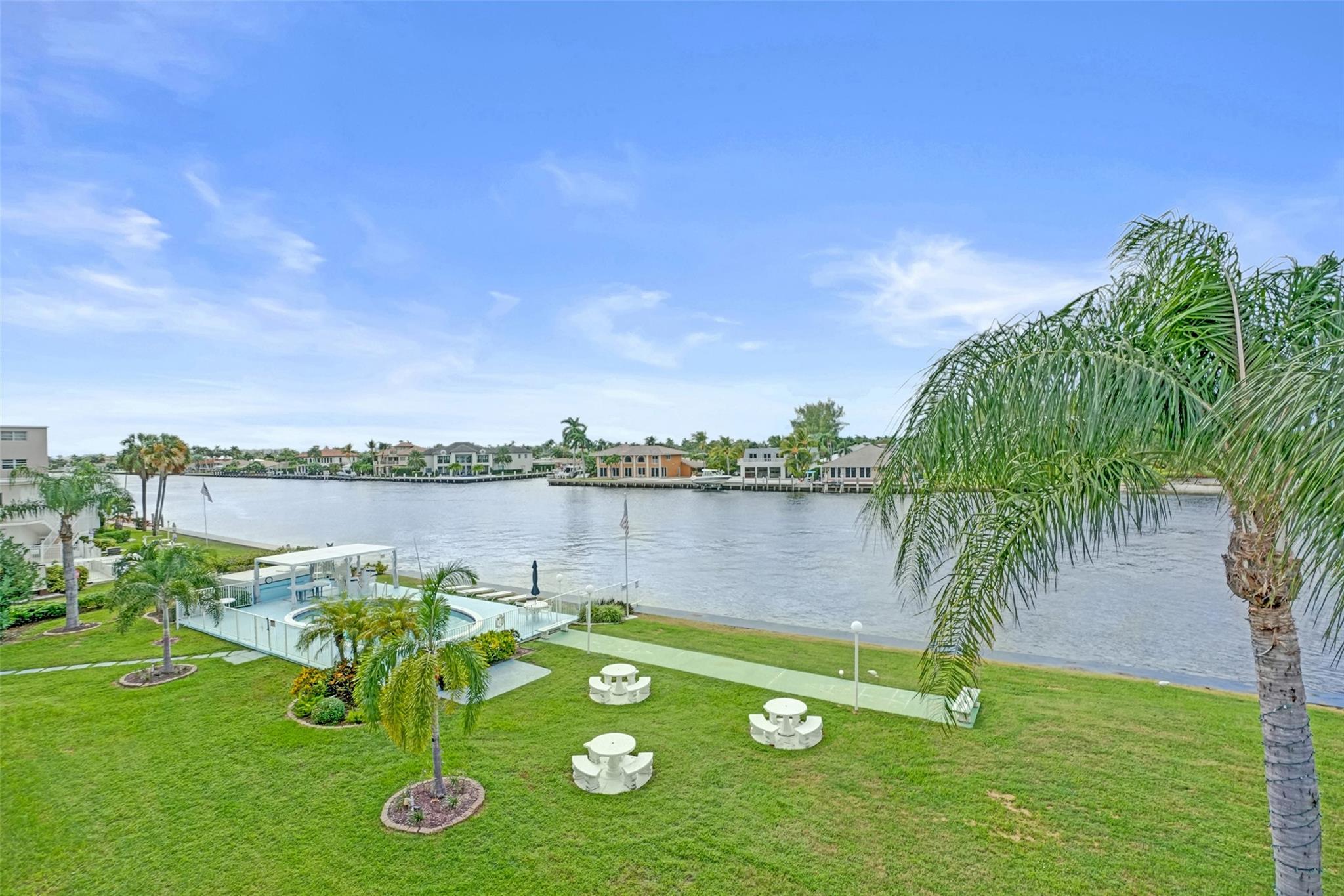 1001 N Riverside Dr 304