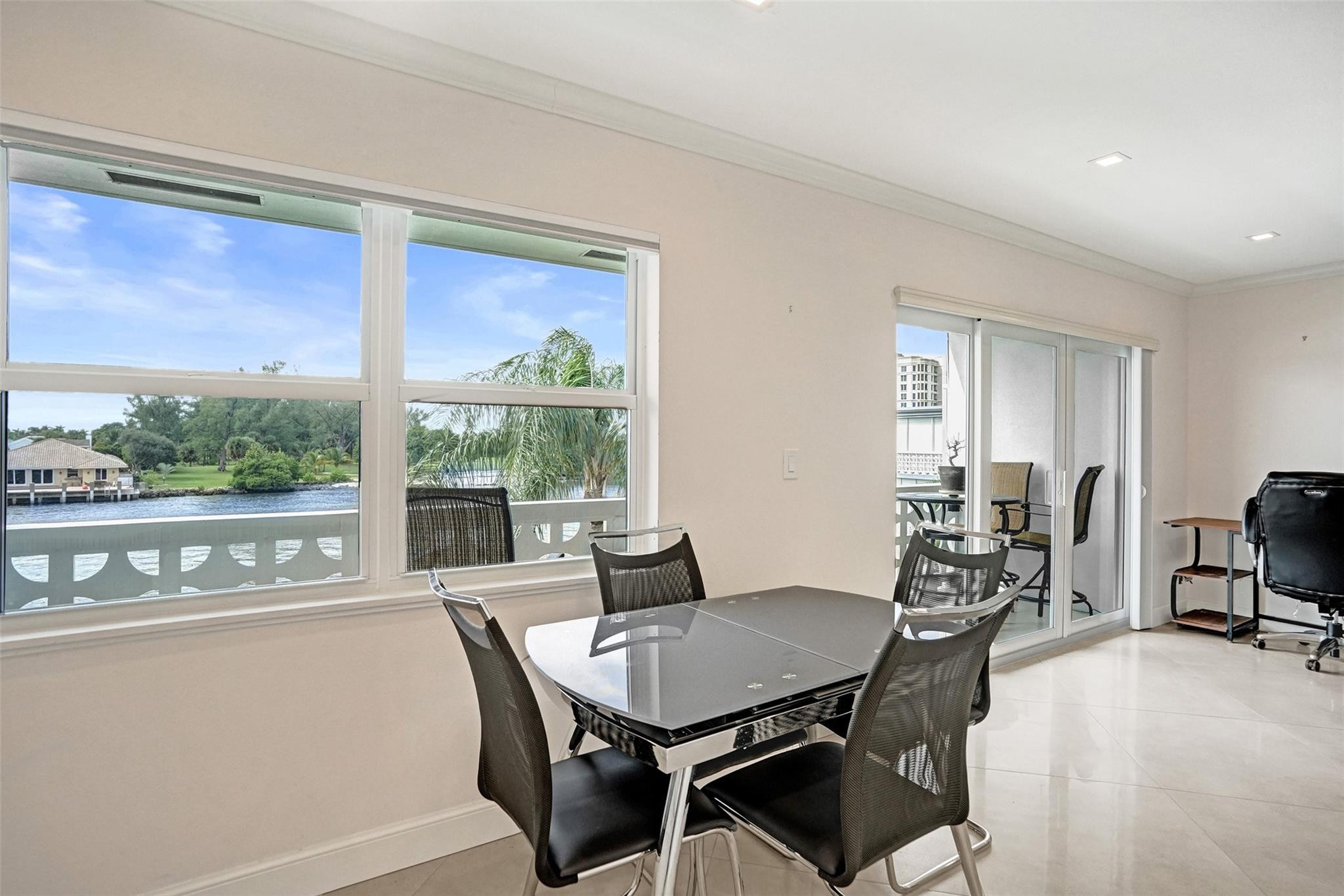 1001 N Riverside Dr 304