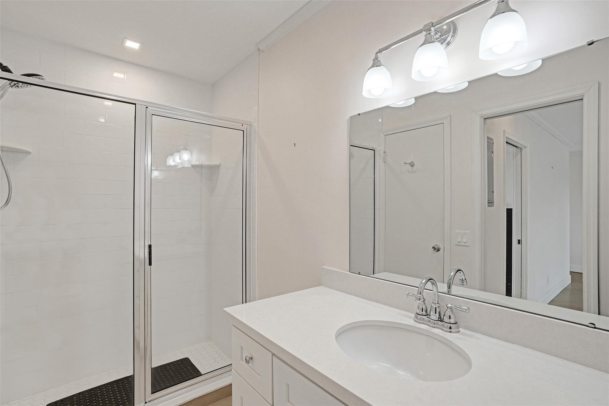 1001 N Riverside Dr 304