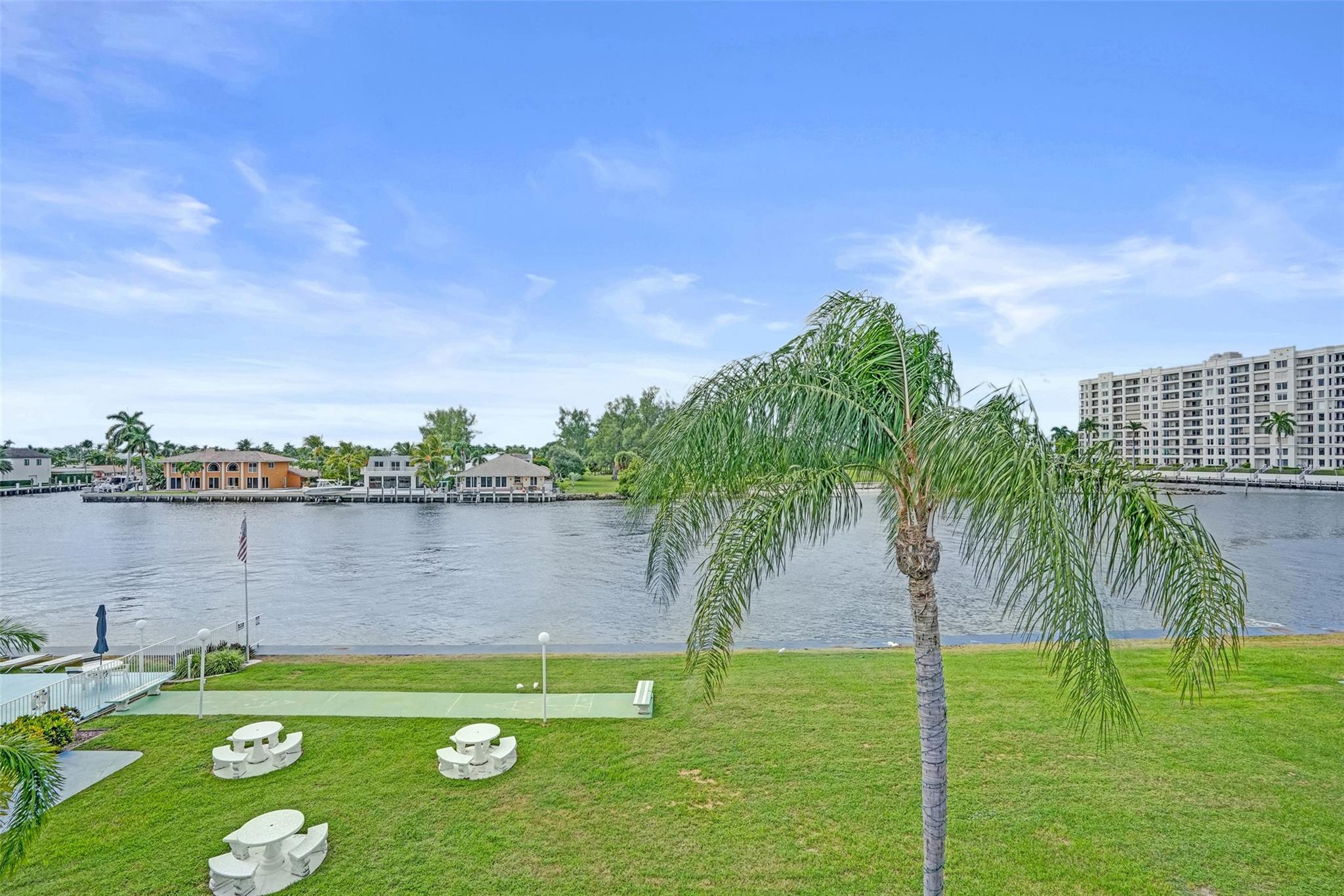 1001 N Riverside Dr 304