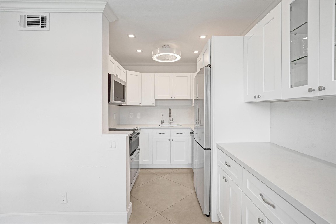 1001 N Riverside Dr 304