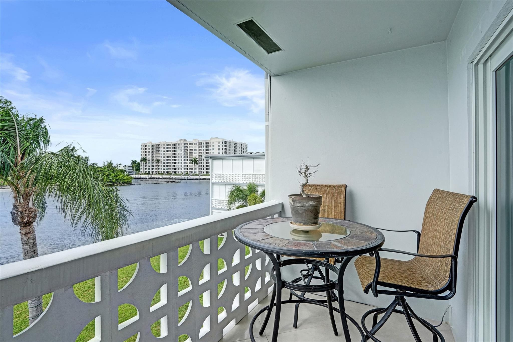1001 N Riverside Dr 304
