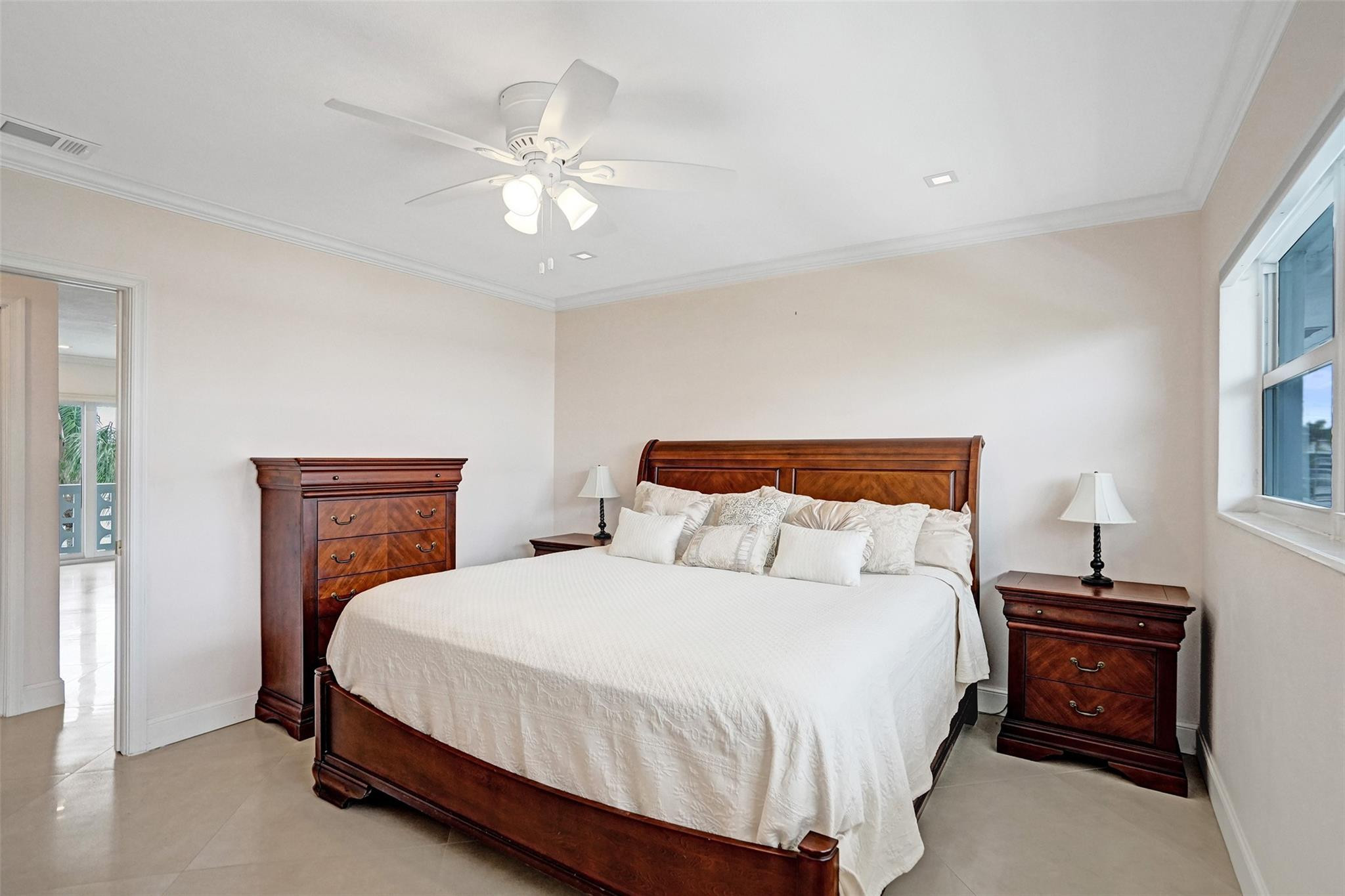 1001 N Riverside Dr 304