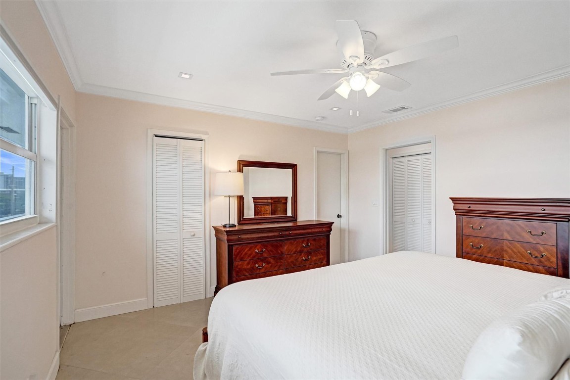 1001 N Riverside Dr 304