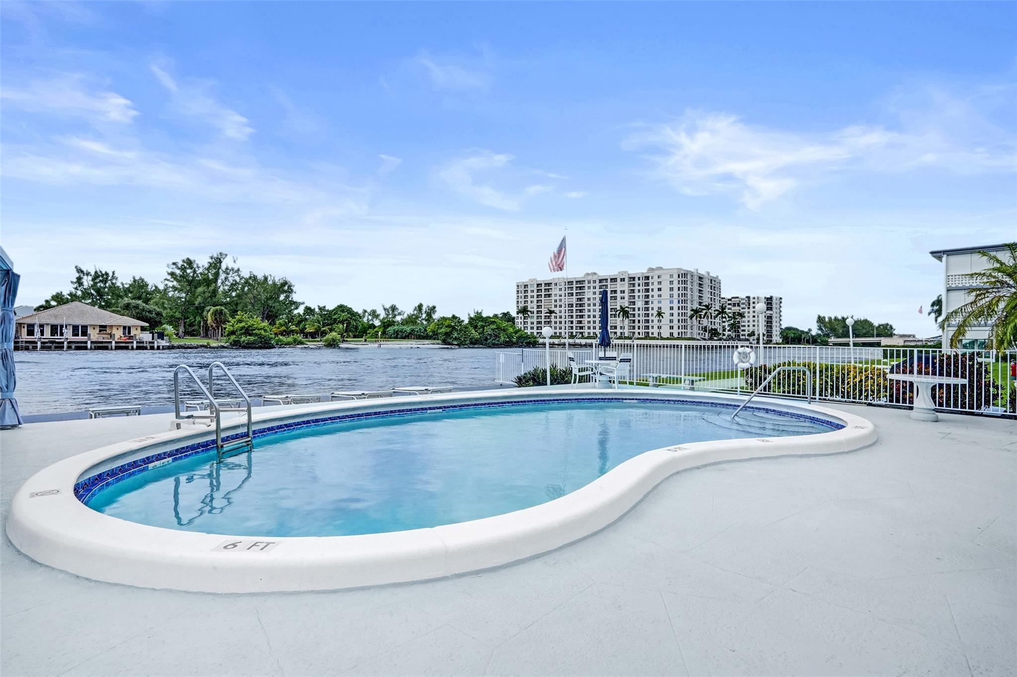 1001 N Riverside Dr 304