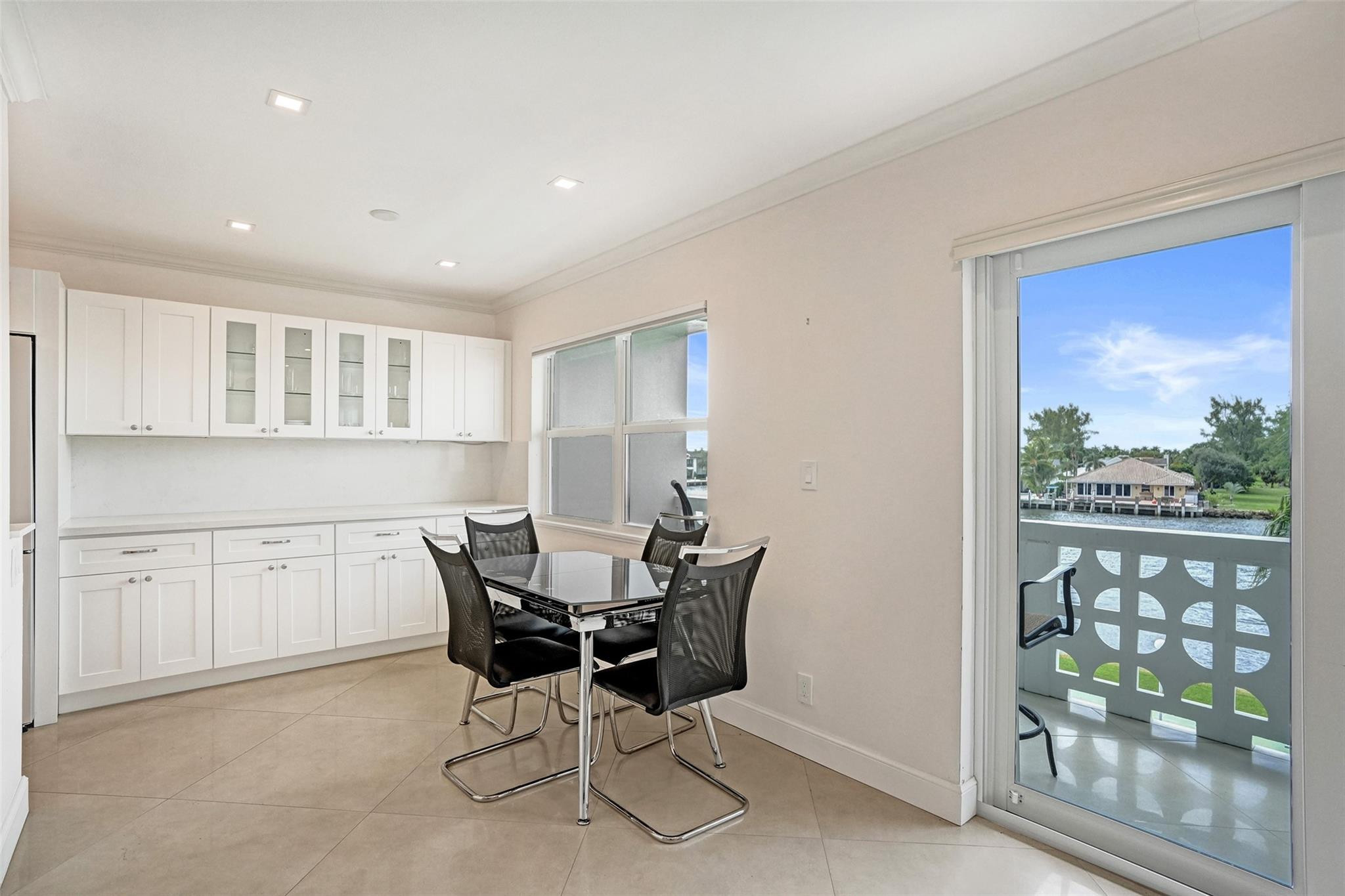 1001 N Riverside Dr 304