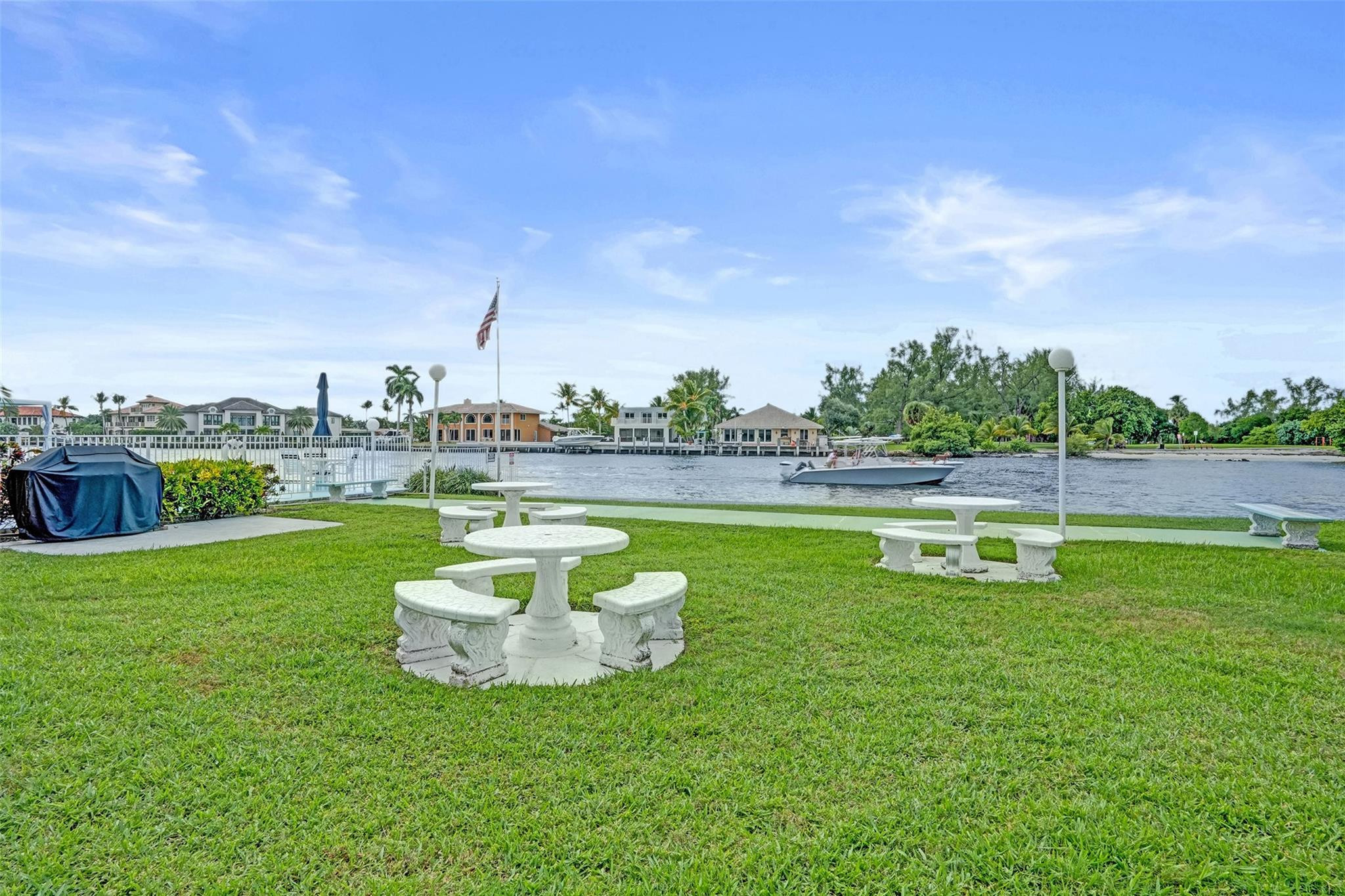 1001 N Riverside Dr 304