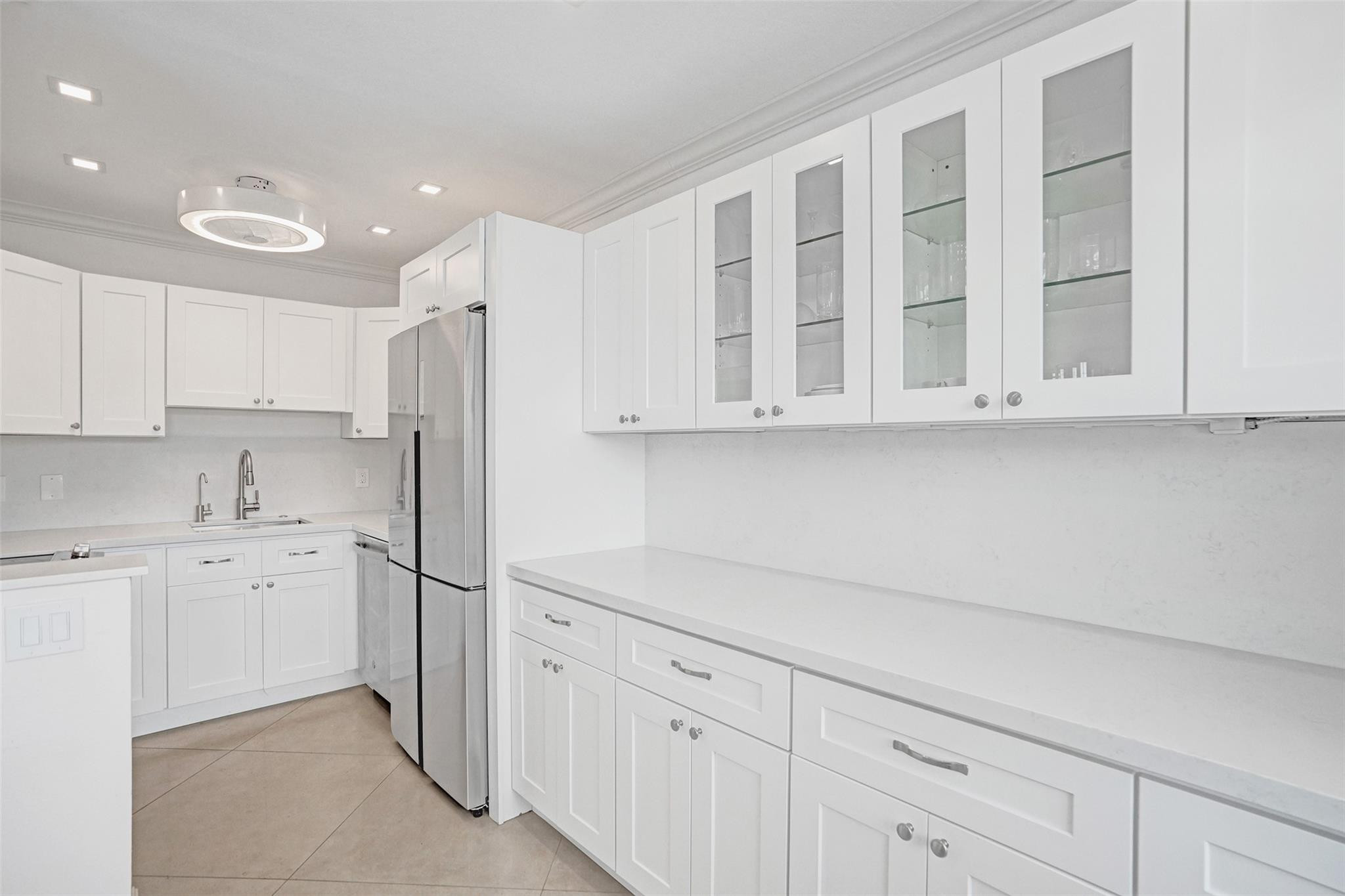 1001 N Riverside Dr 304