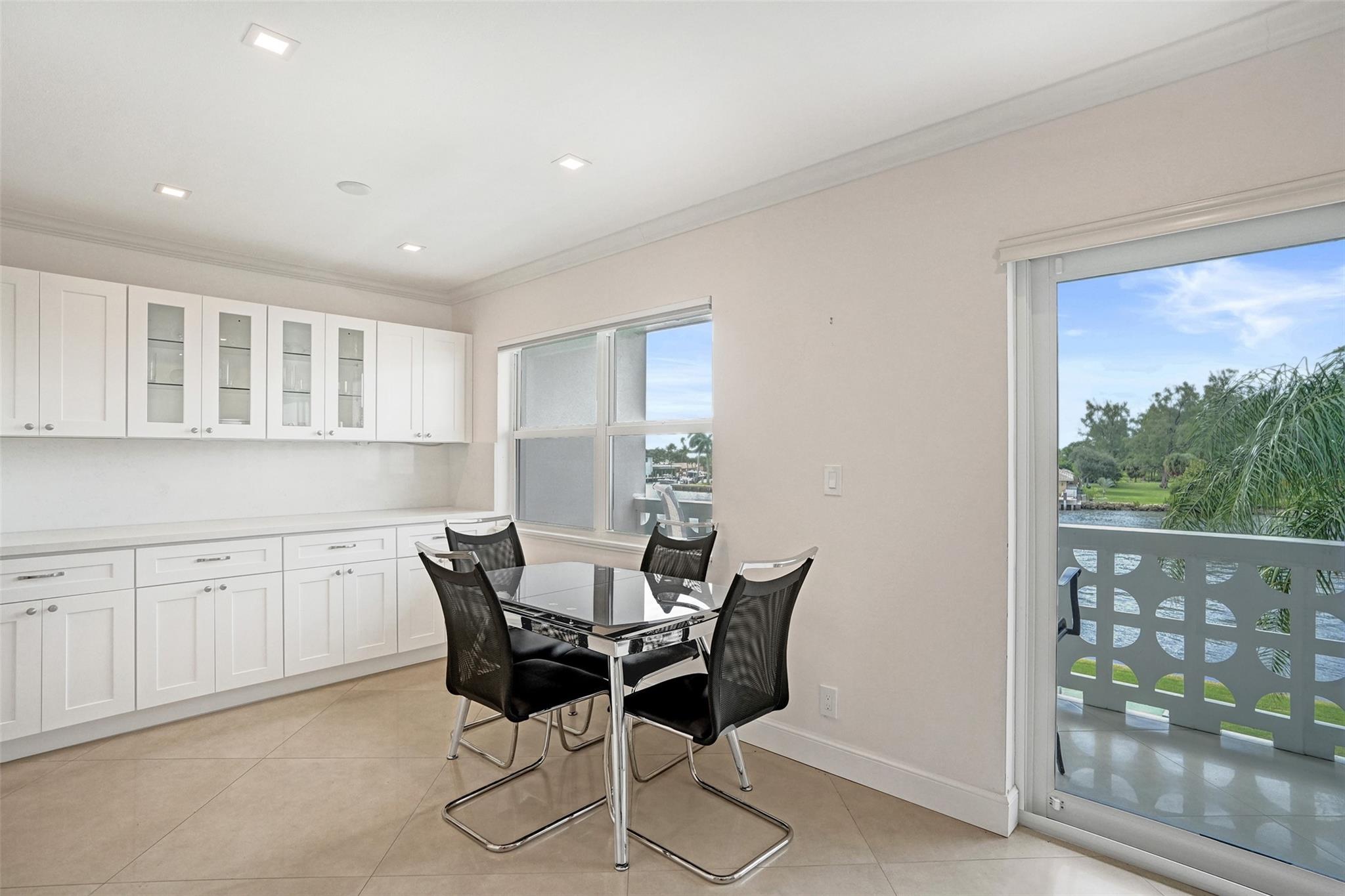 1001 N Riverside Dr 304