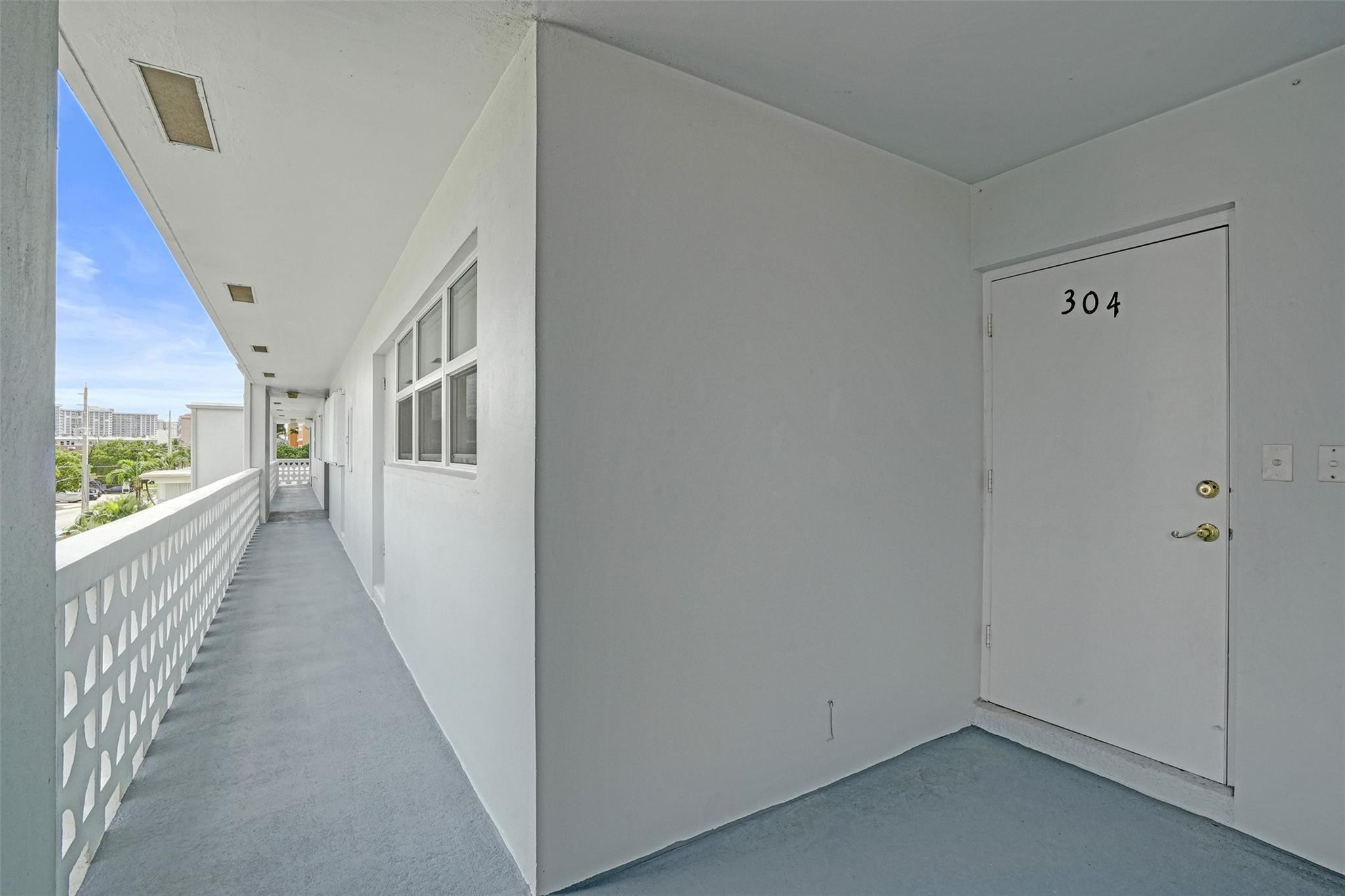 1001 N Riverside Dr 304