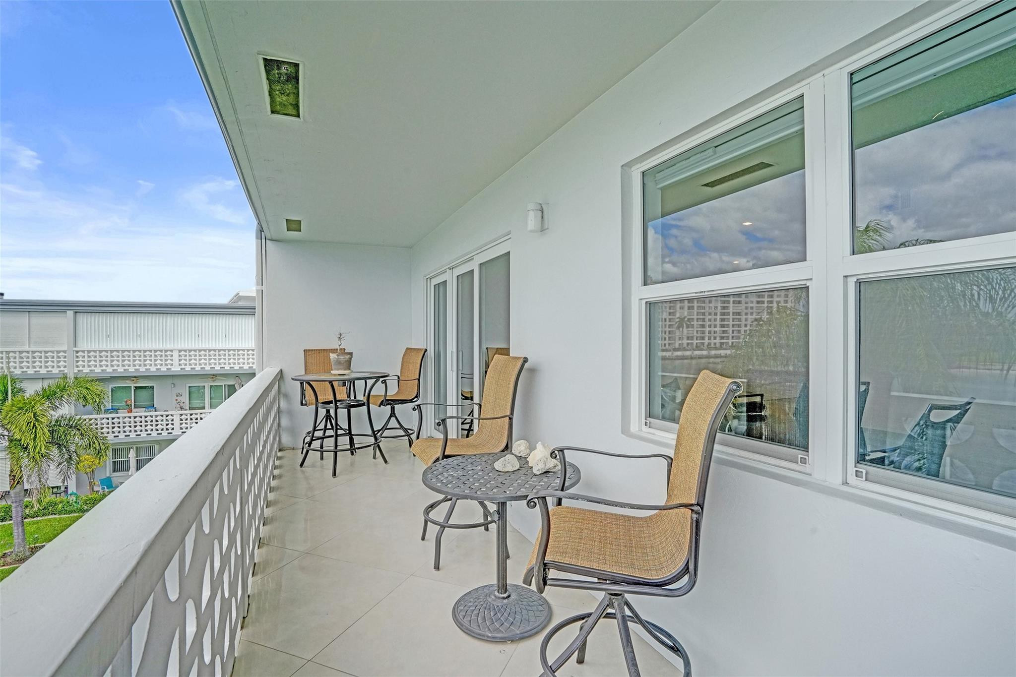 1001 N Riverside Dr 304