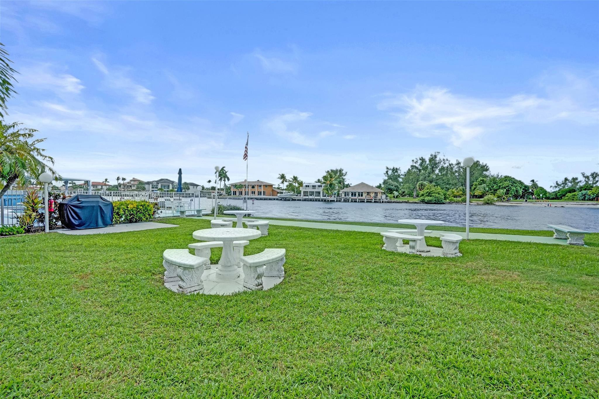 1001 N Riverside Dr 304