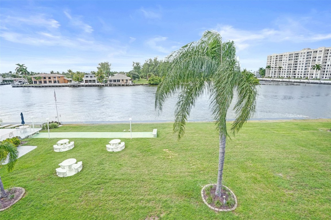 1001 N Riverside Dr 304