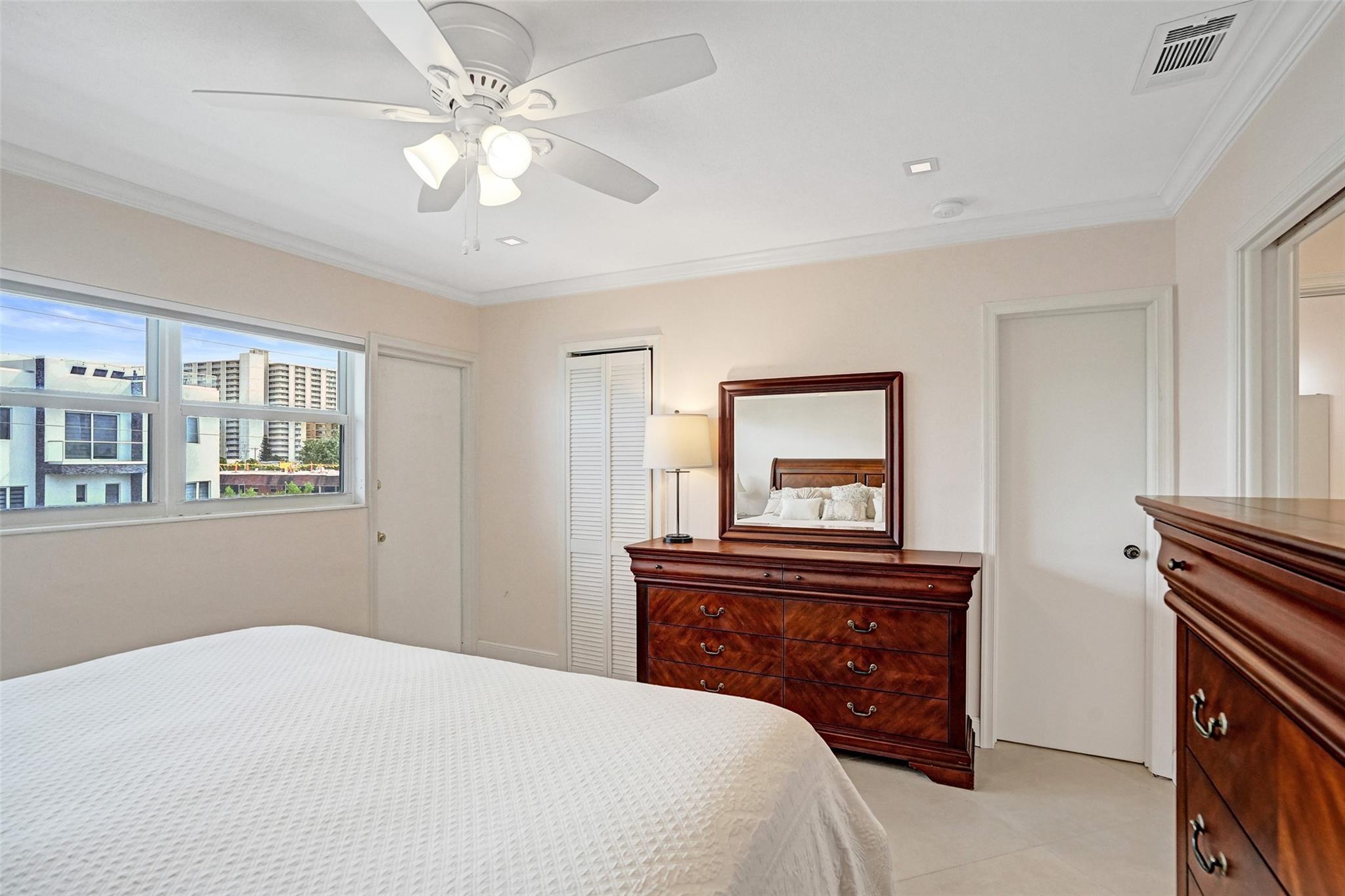 1001 N Riverside Dr 304