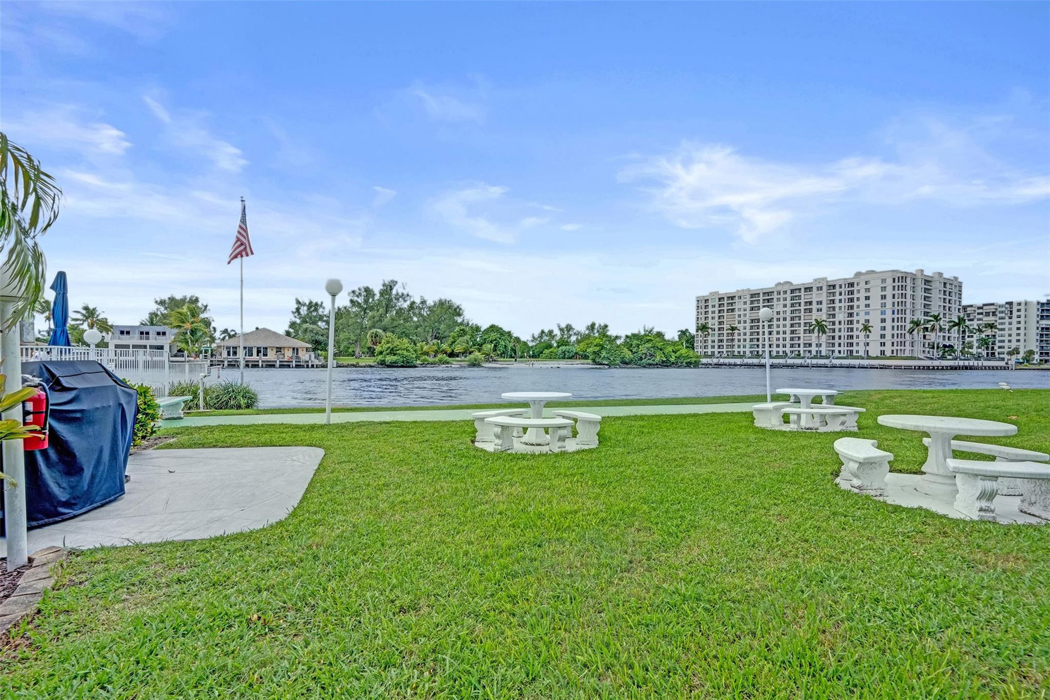 1001 N Riverside Dr 304