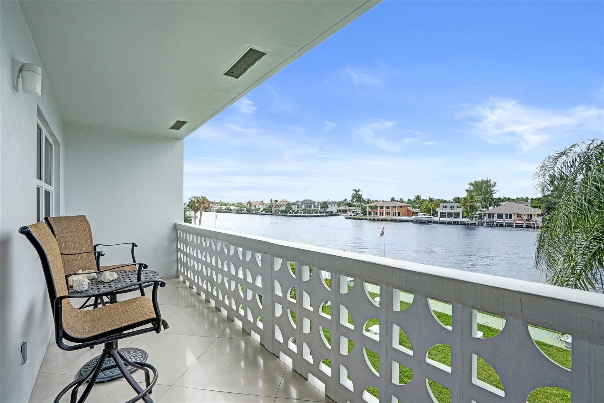 1001 N Riverside Dr 304