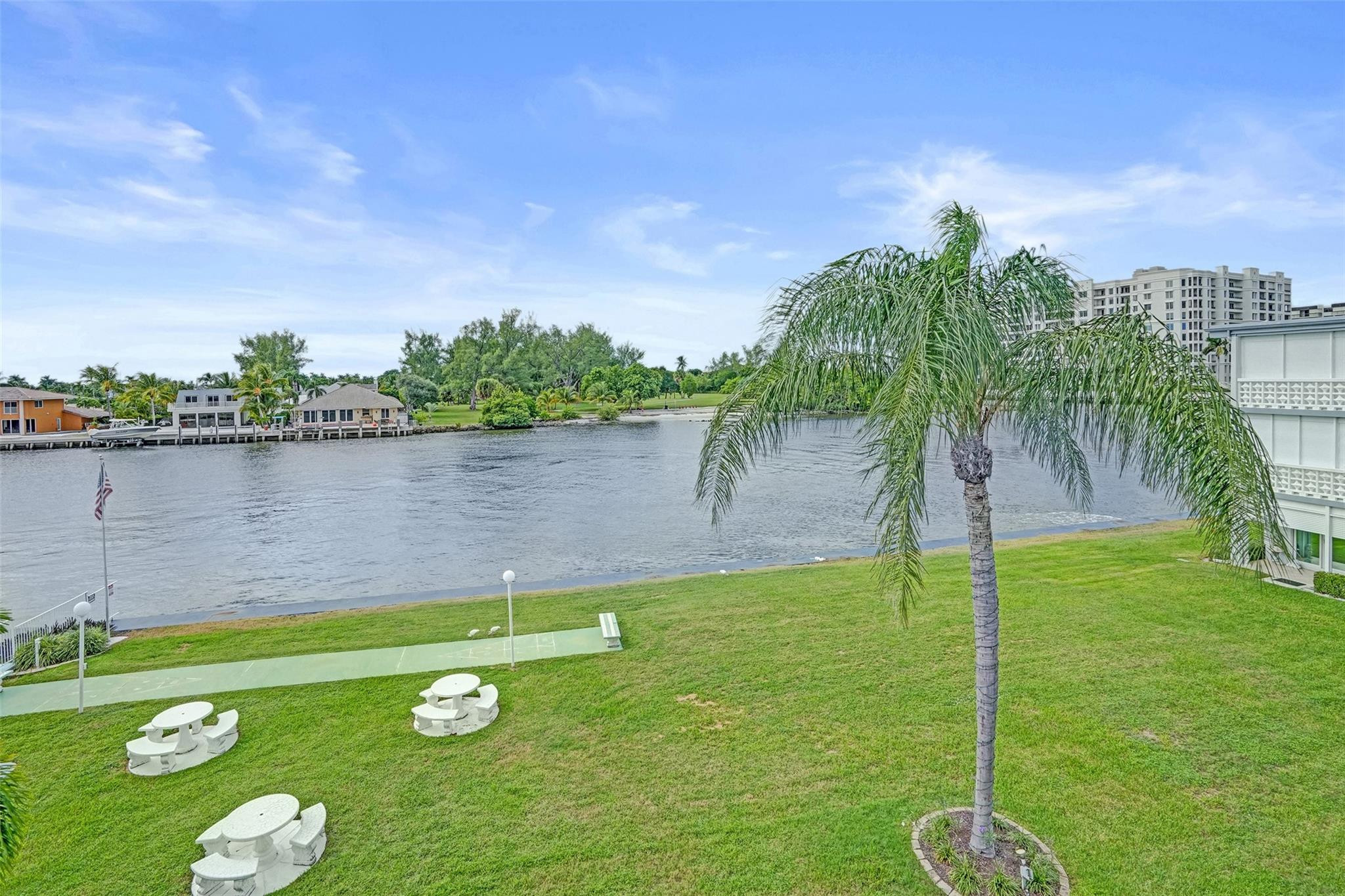 1001 N Riverside Dr 304